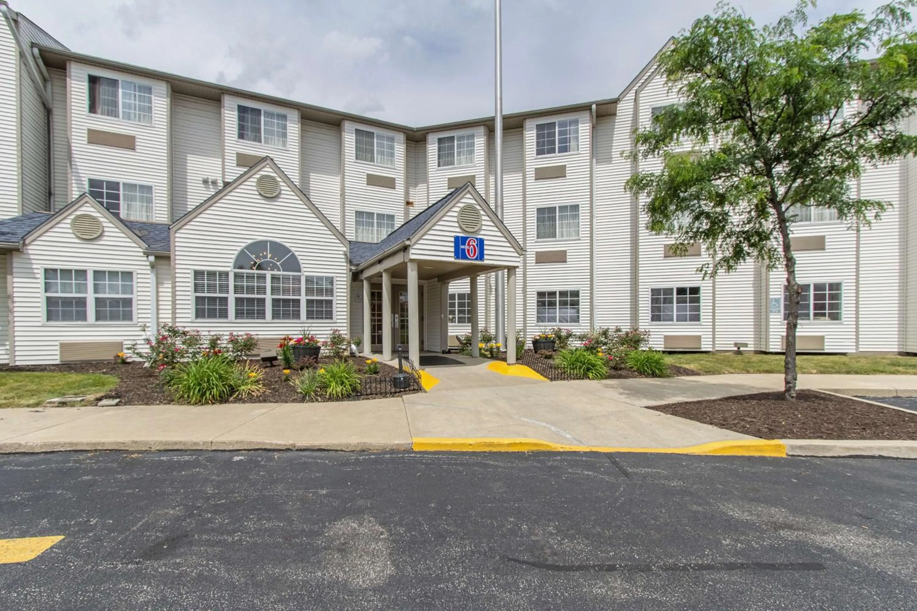 Property building in Motel 6-Streetsboro, OH