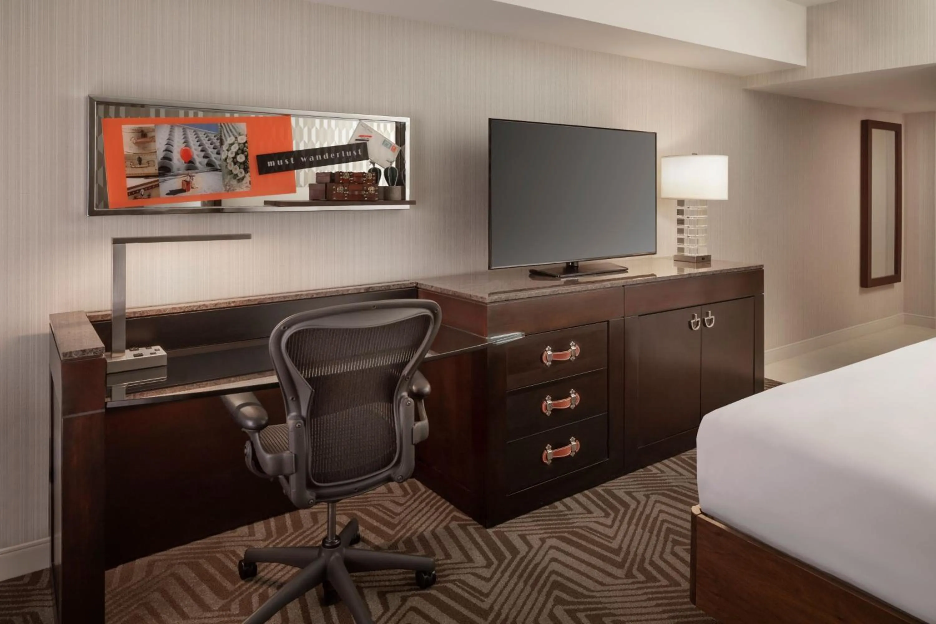 Photo of the whole room, Bed in Renaissance Phoenix Downtown Hotel