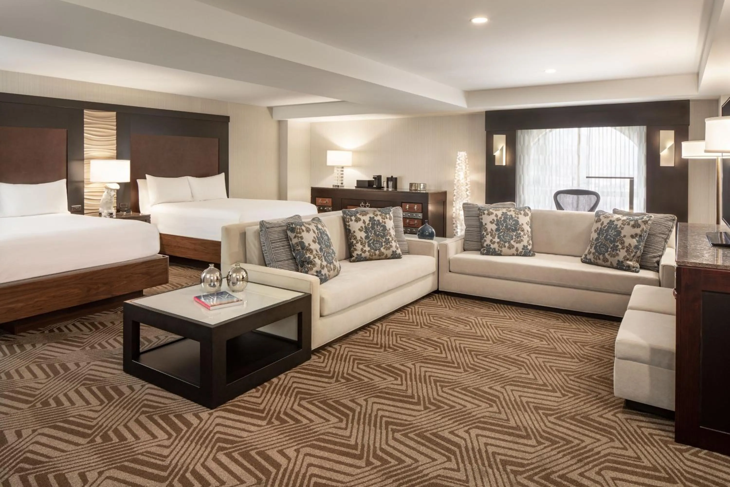 Bedroom, Bed in Renaissance Phoenix Downtown Hotel