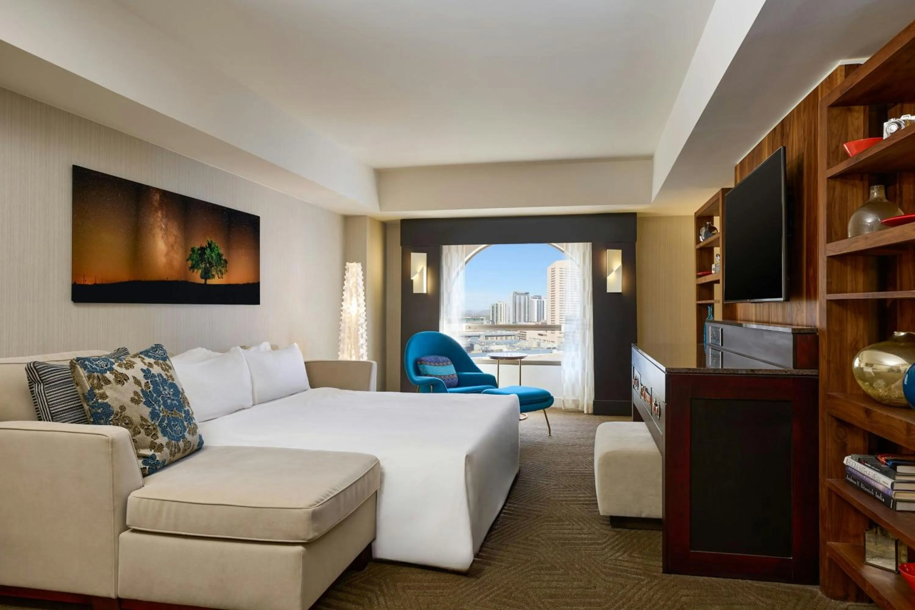 Bedroom, Bed in Renaissance Phoenix Downtown Hotel