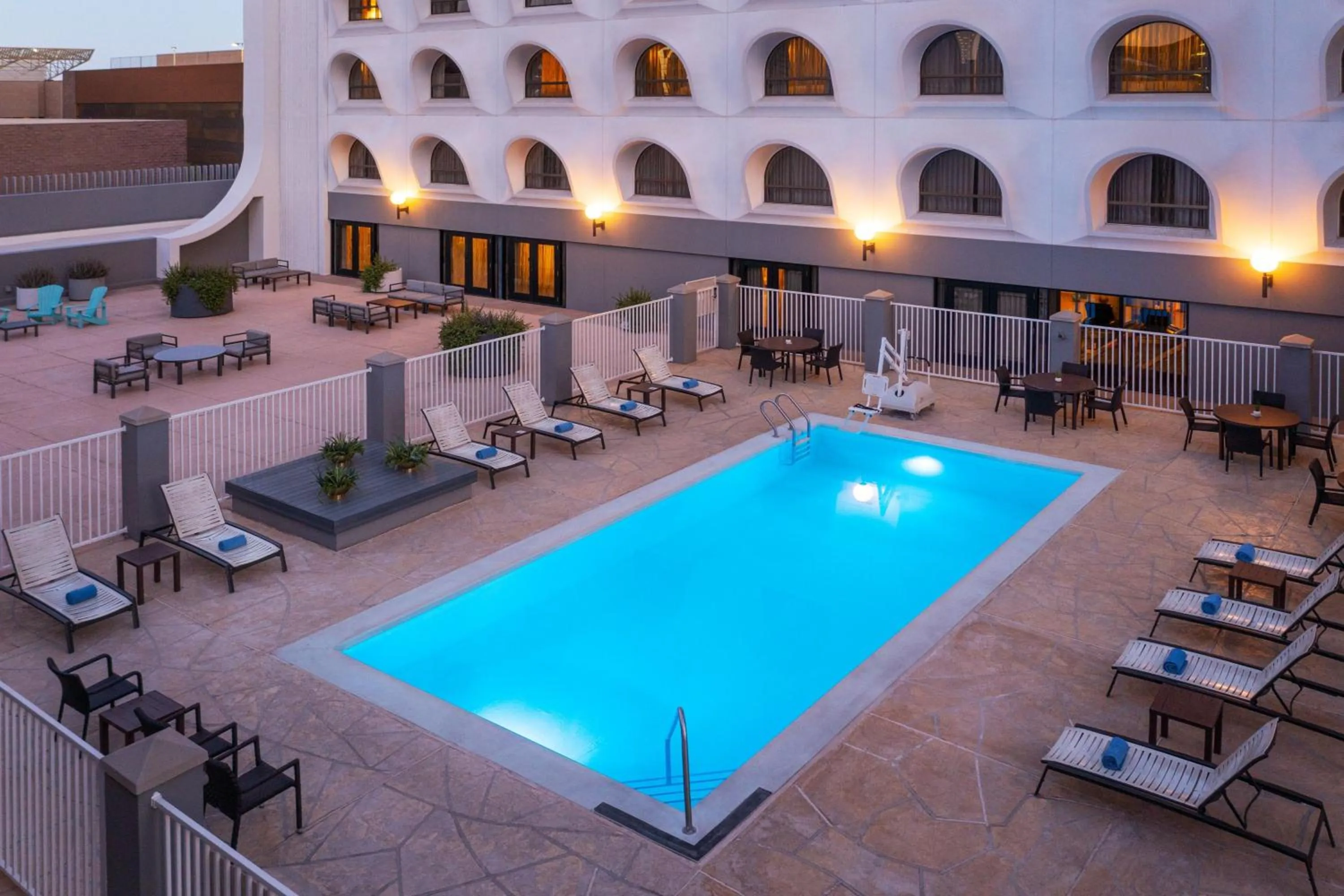 Swimming pool in Renaissance Phoenix Downtown Hotel