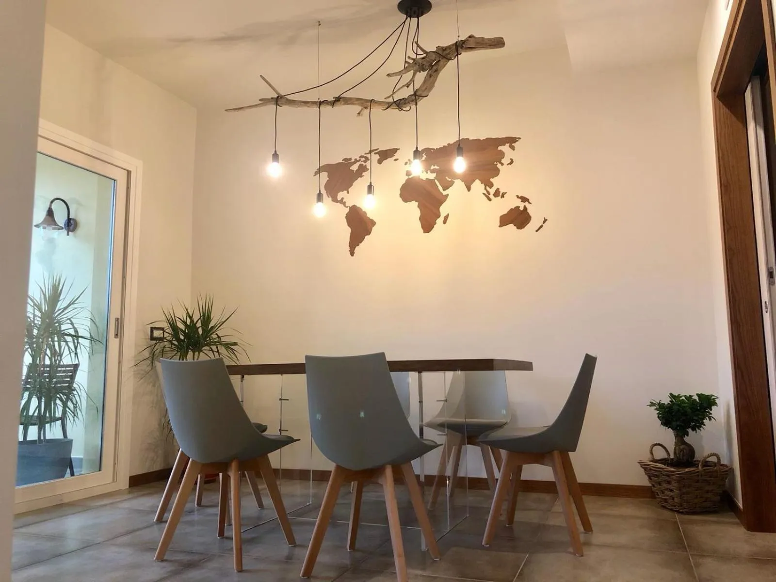 Dining area in B&B Maestrale