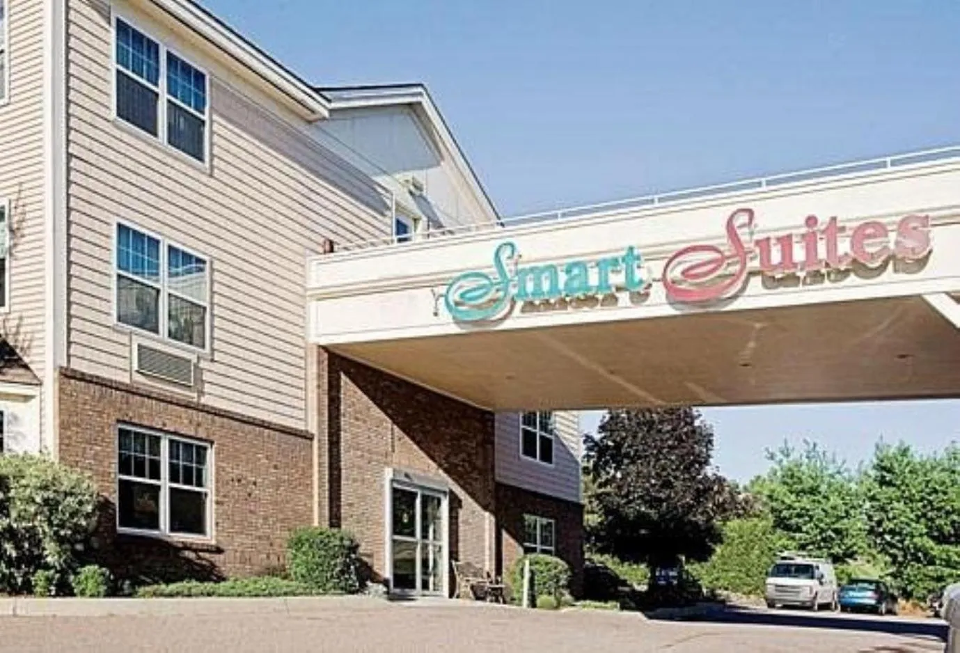Property building in Smart Suites, an Ascend Collection Hotel
