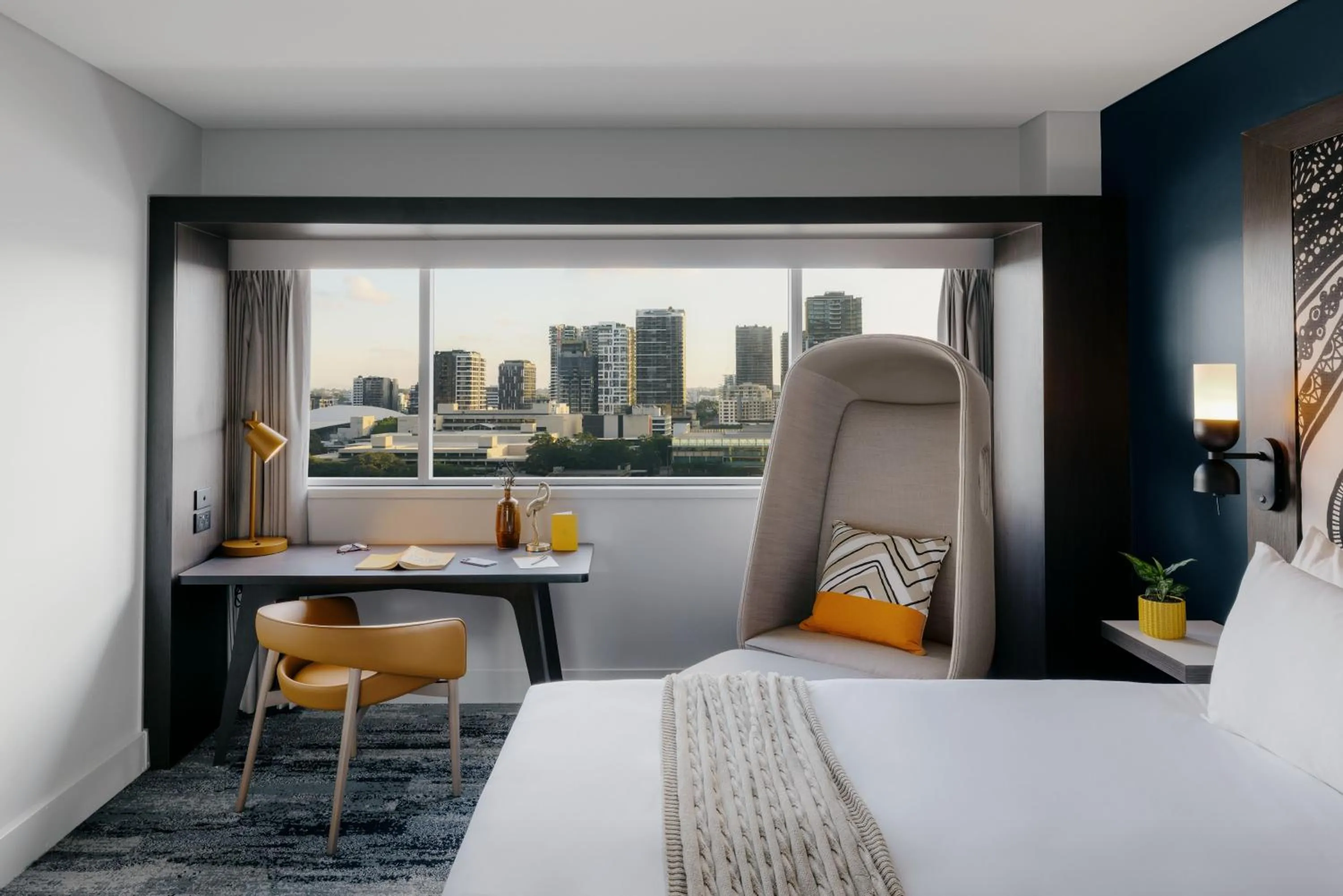 Premium King Room with River View in voco Brisbane City Centre by IHG
