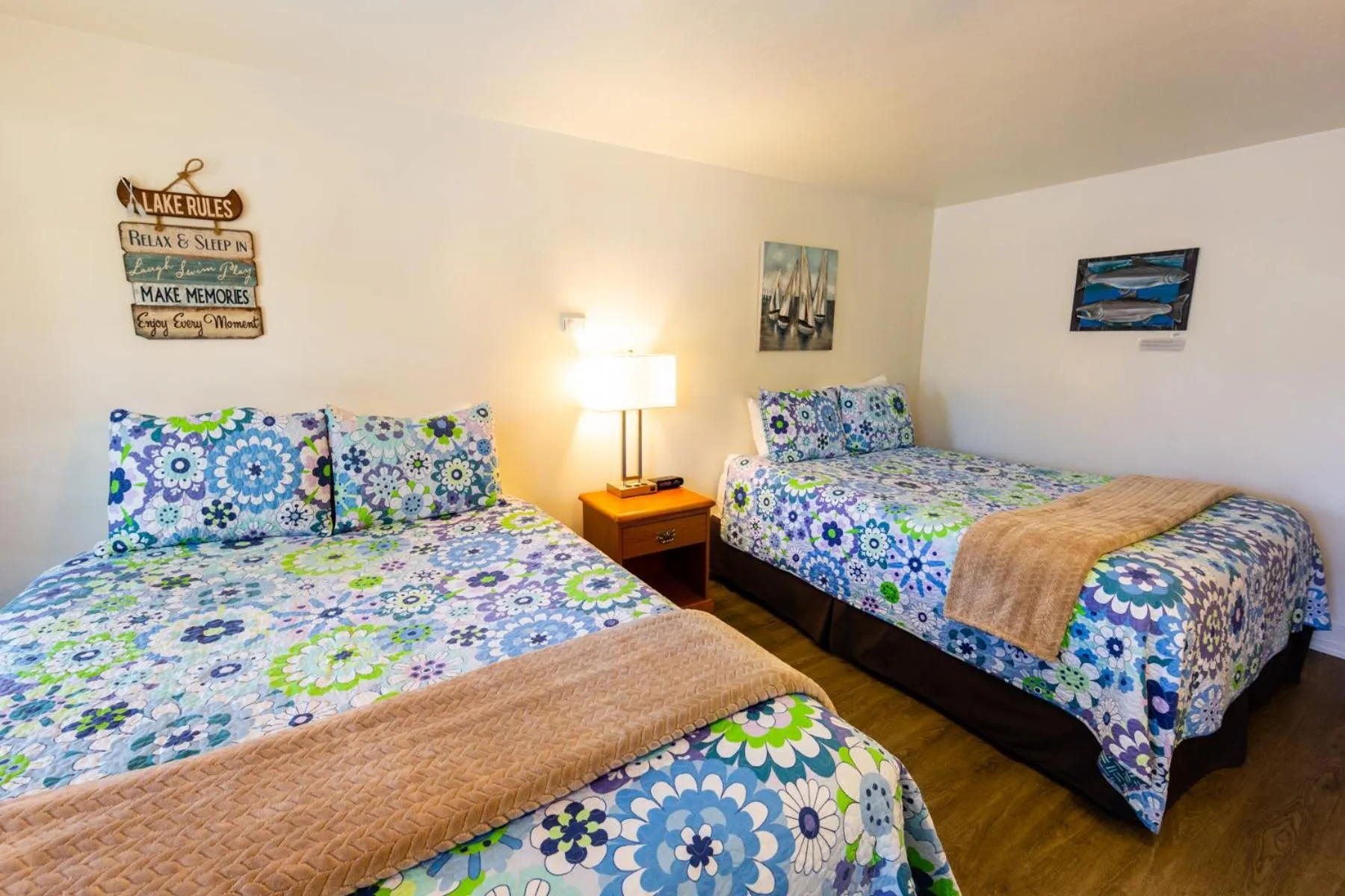 Bed in Arbor Inn Motel Oakridge