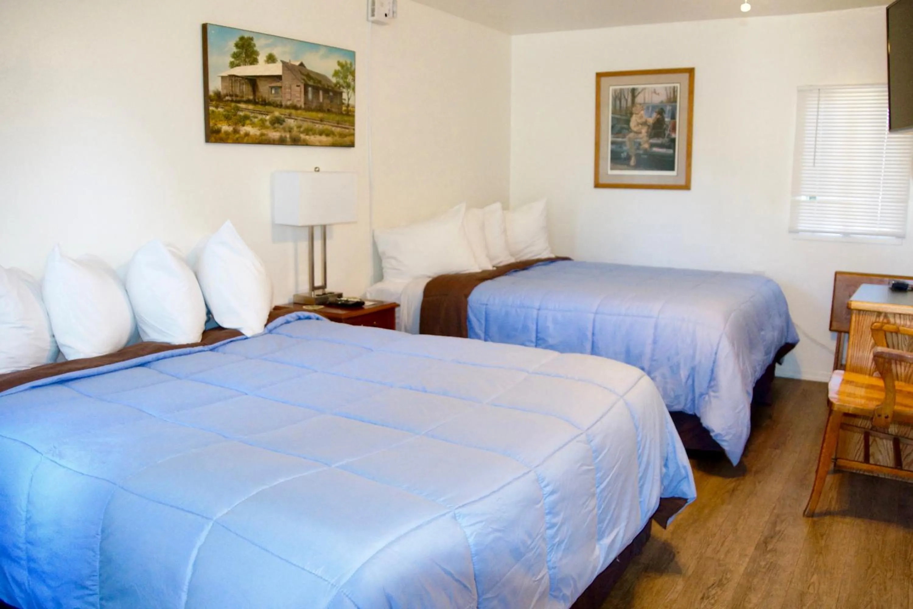 Bed in Arbor Inn Motel Oakridge