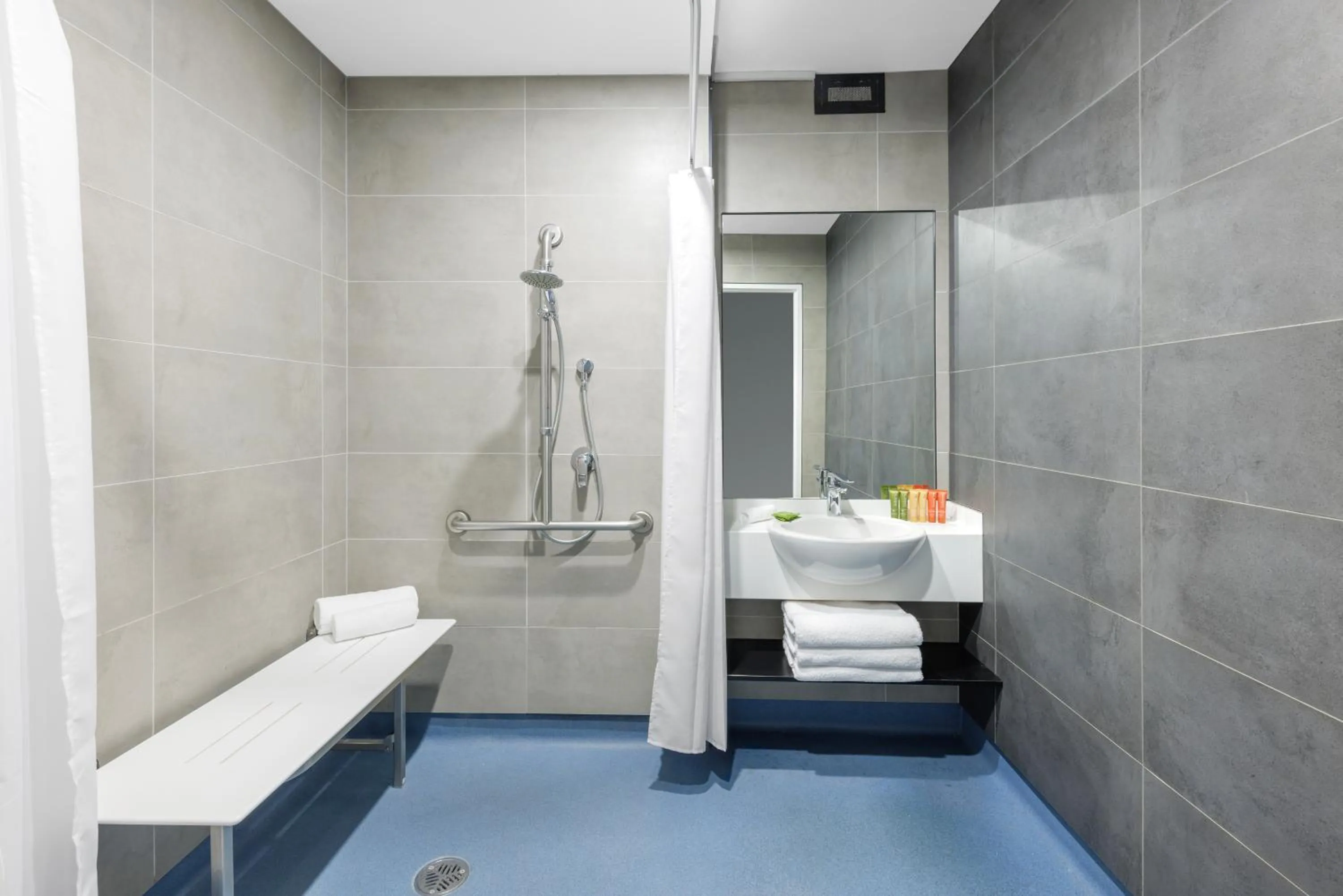 Shower in Best Western Hobart