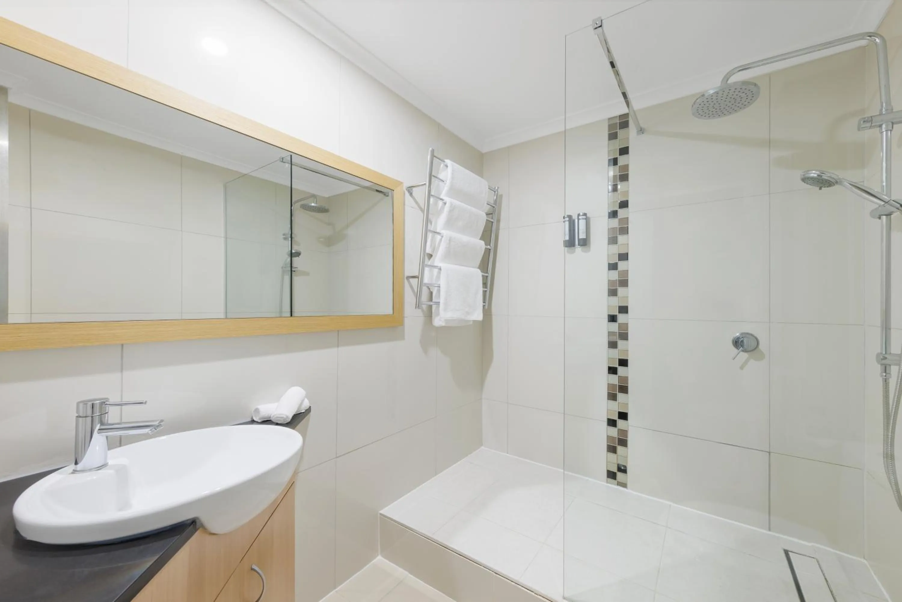 Shower in Best Western Hobart