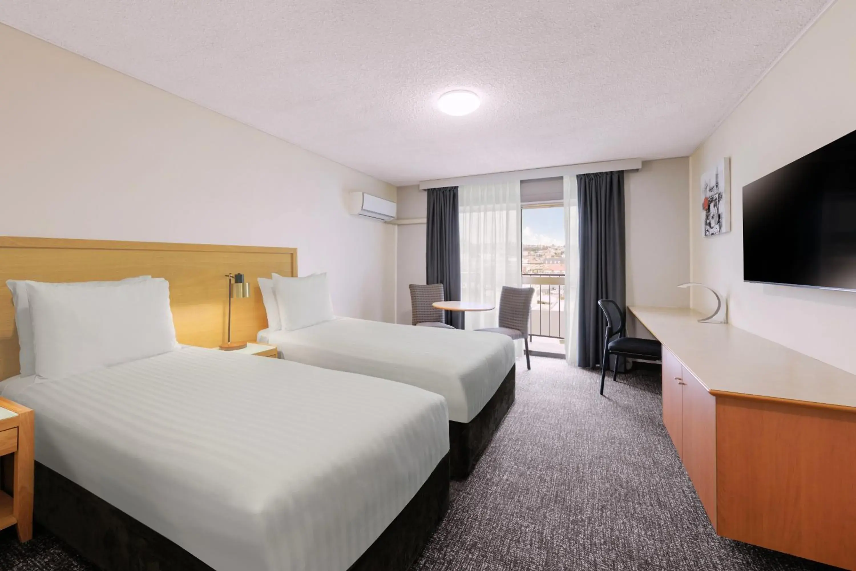 King or Twin Room with Balcony in Best Western Hobart King or Twin Room with Balcony in Best Western Hobart