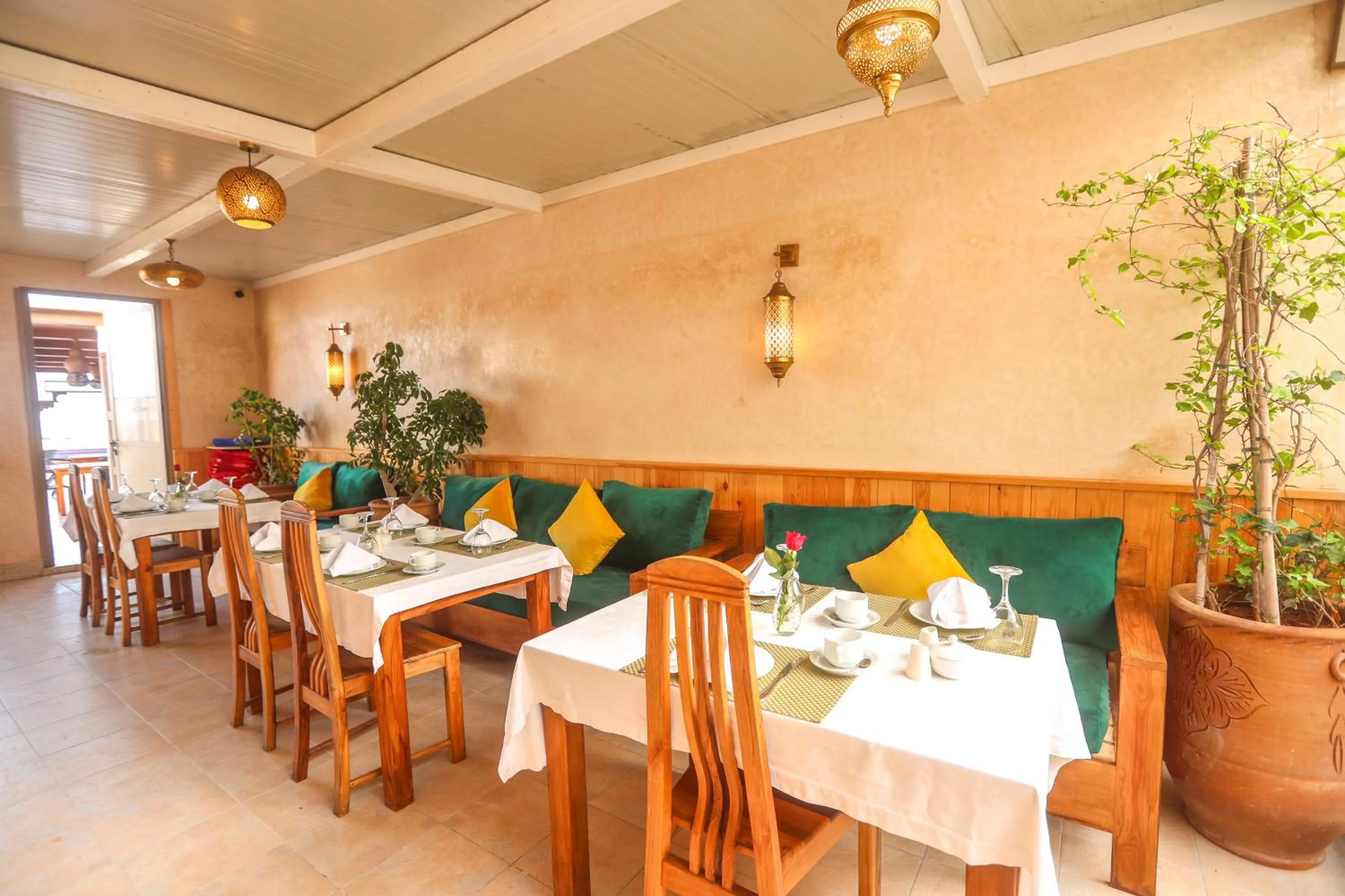 Restaurant/places to eat in Riad Perle D'Eau