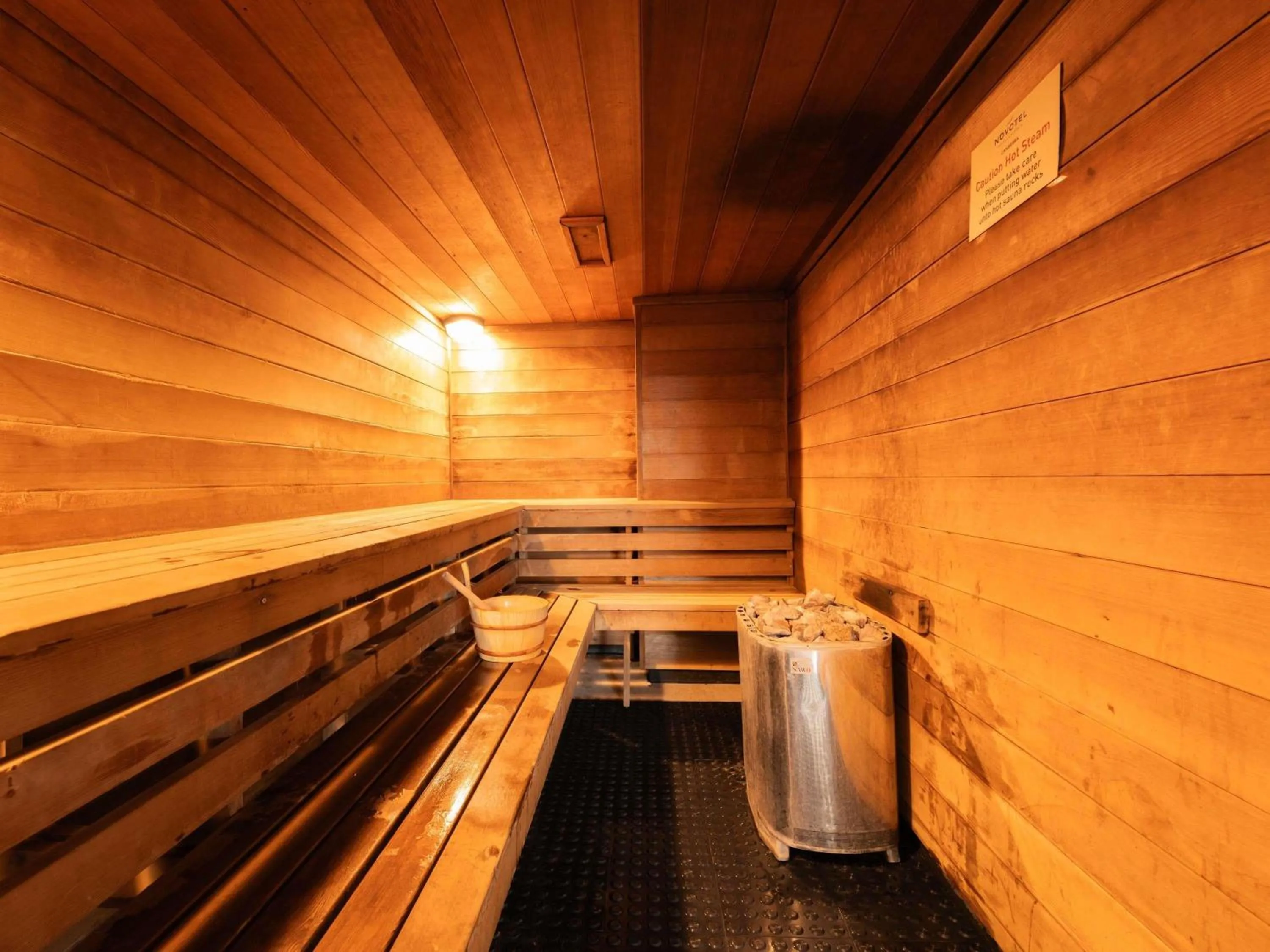 Fitness centre/facilities in Novotel Canberra