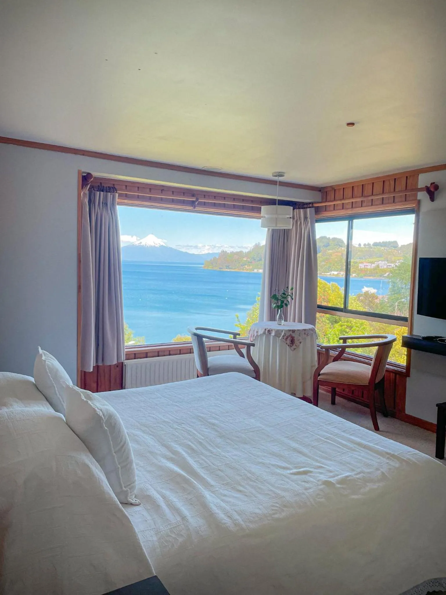 Lake view, Bed in Hotel Elun, la mejor vista