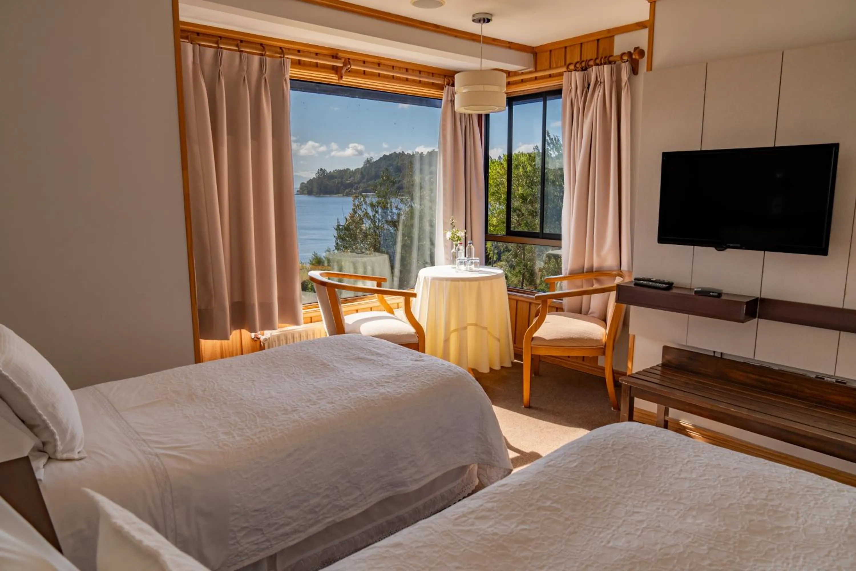 Lake view, Bed in Hotel Elun, la mejor vista