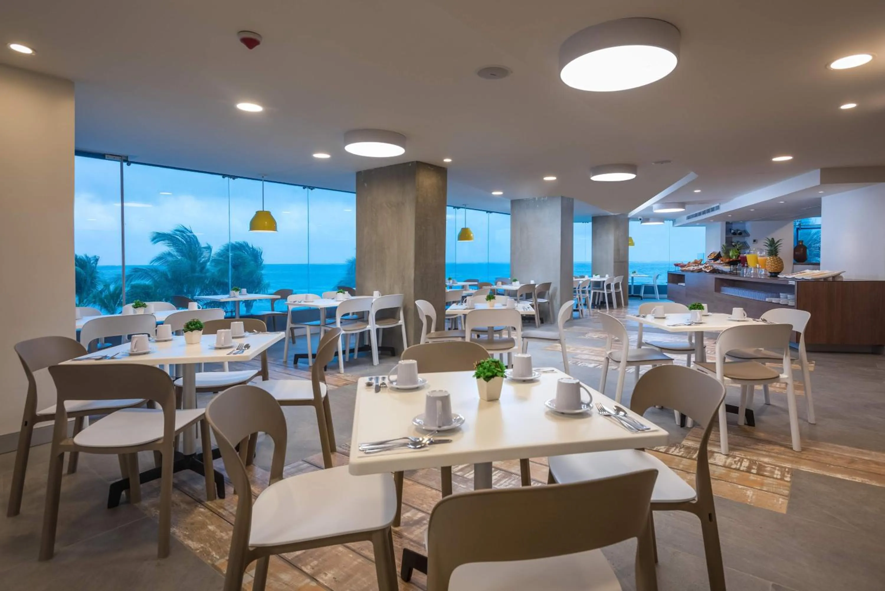 Restaurant/places to eat in Calypso Beach Hotel