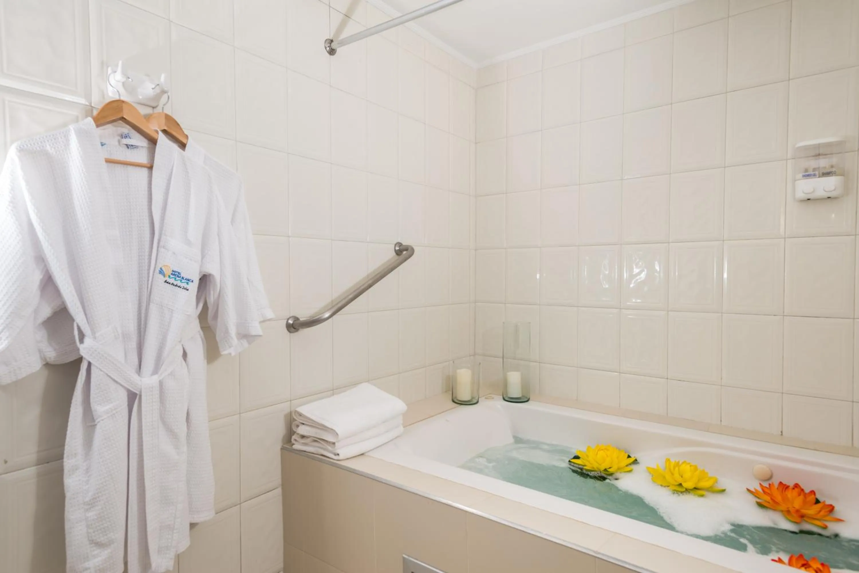 Bathroom in Hotel Arena Blanca by Dorado