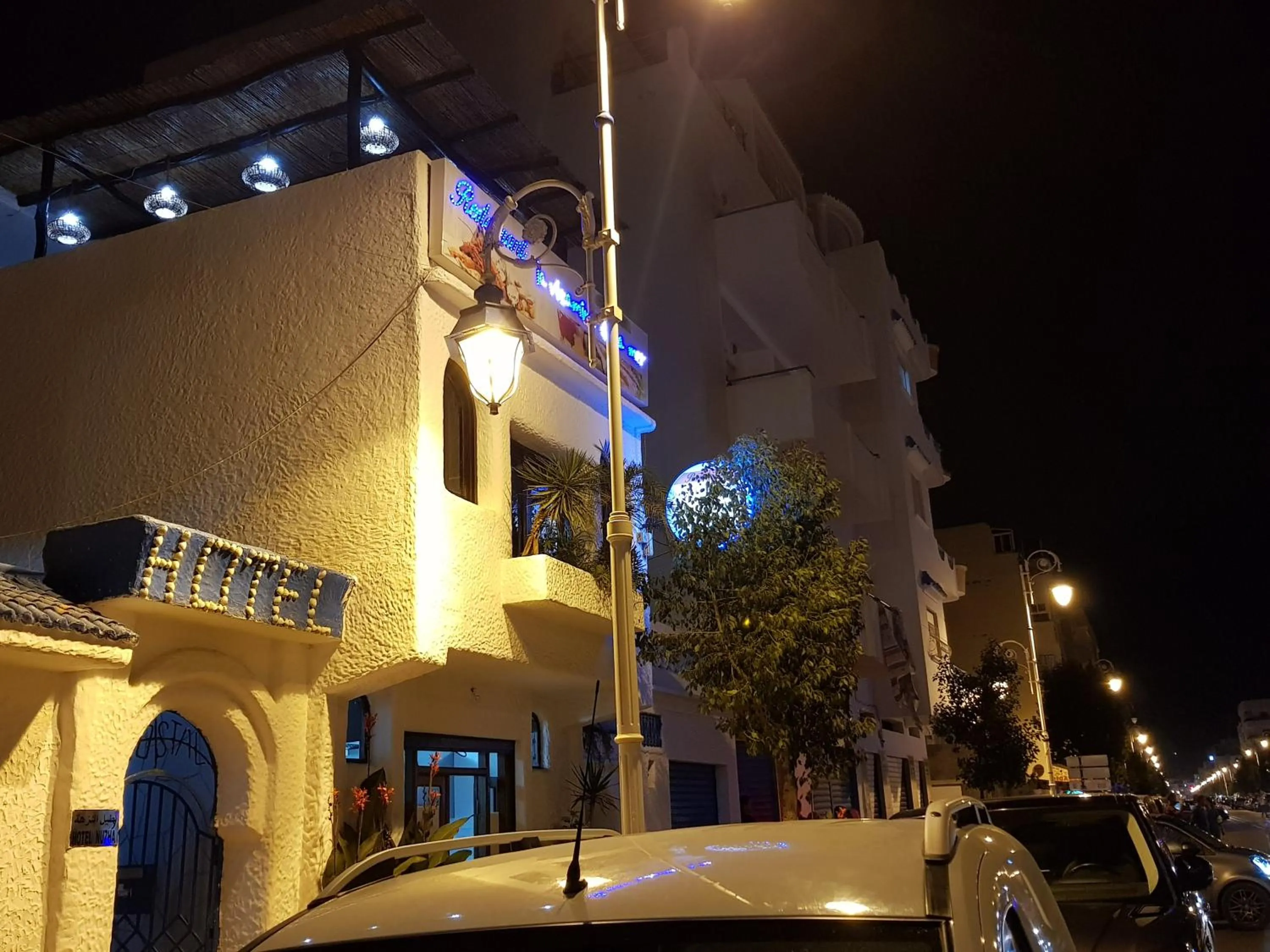 Restaurant/places to eat in Modern Flat with sea view