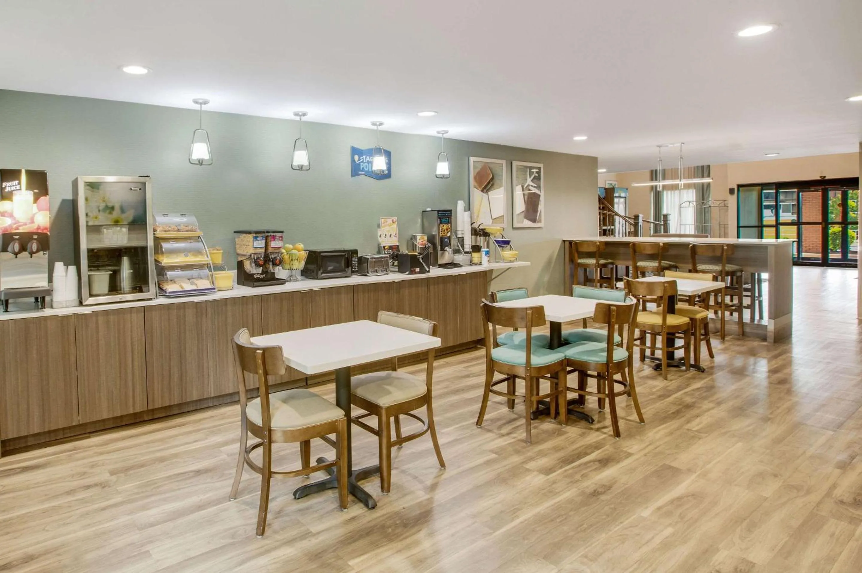 Breakfast in Clarion Pointe Atlanta Airport College Park