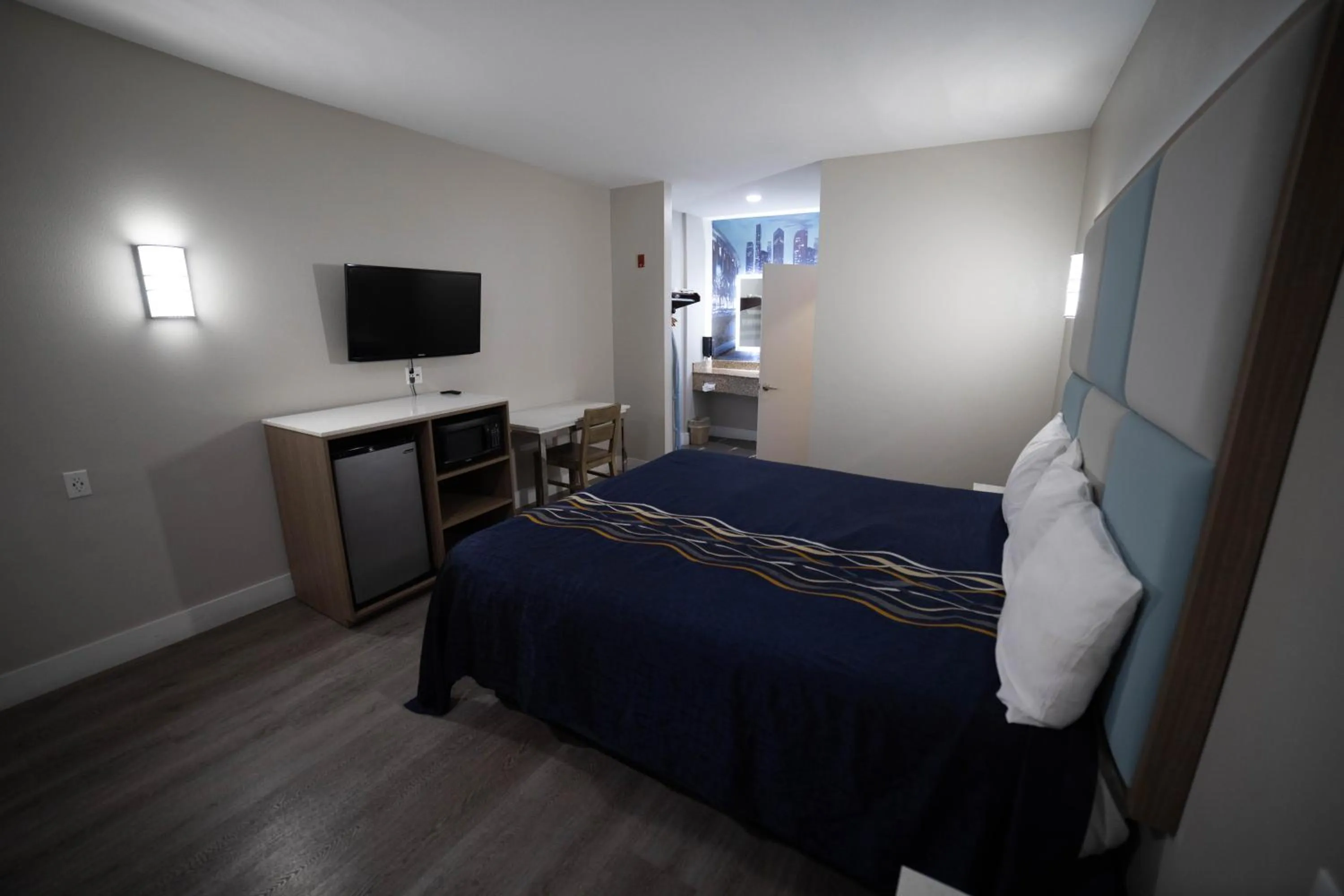 Bedroom, Bed in Mid City Inn & Suites Pico Rivera