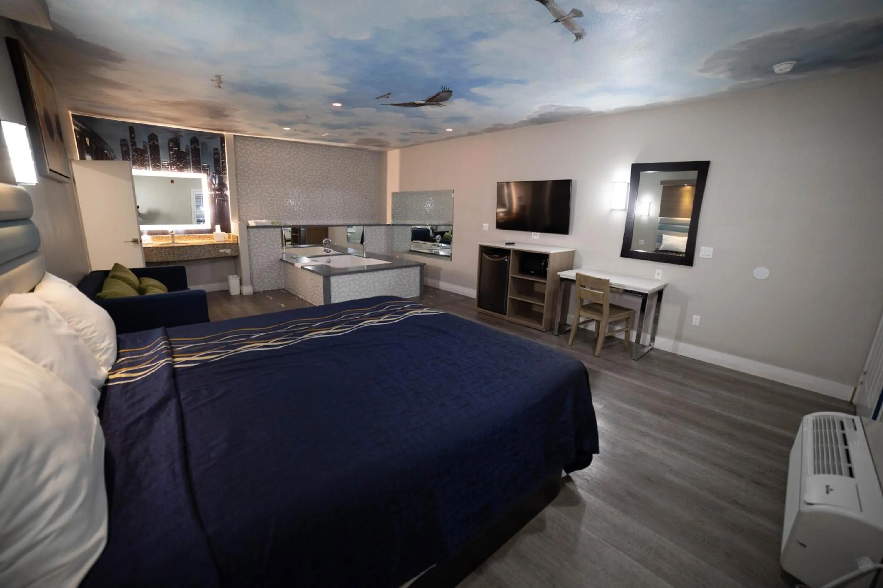 Photo of the whole room, Bed in Mid City Inn & Suites Pico Rivera