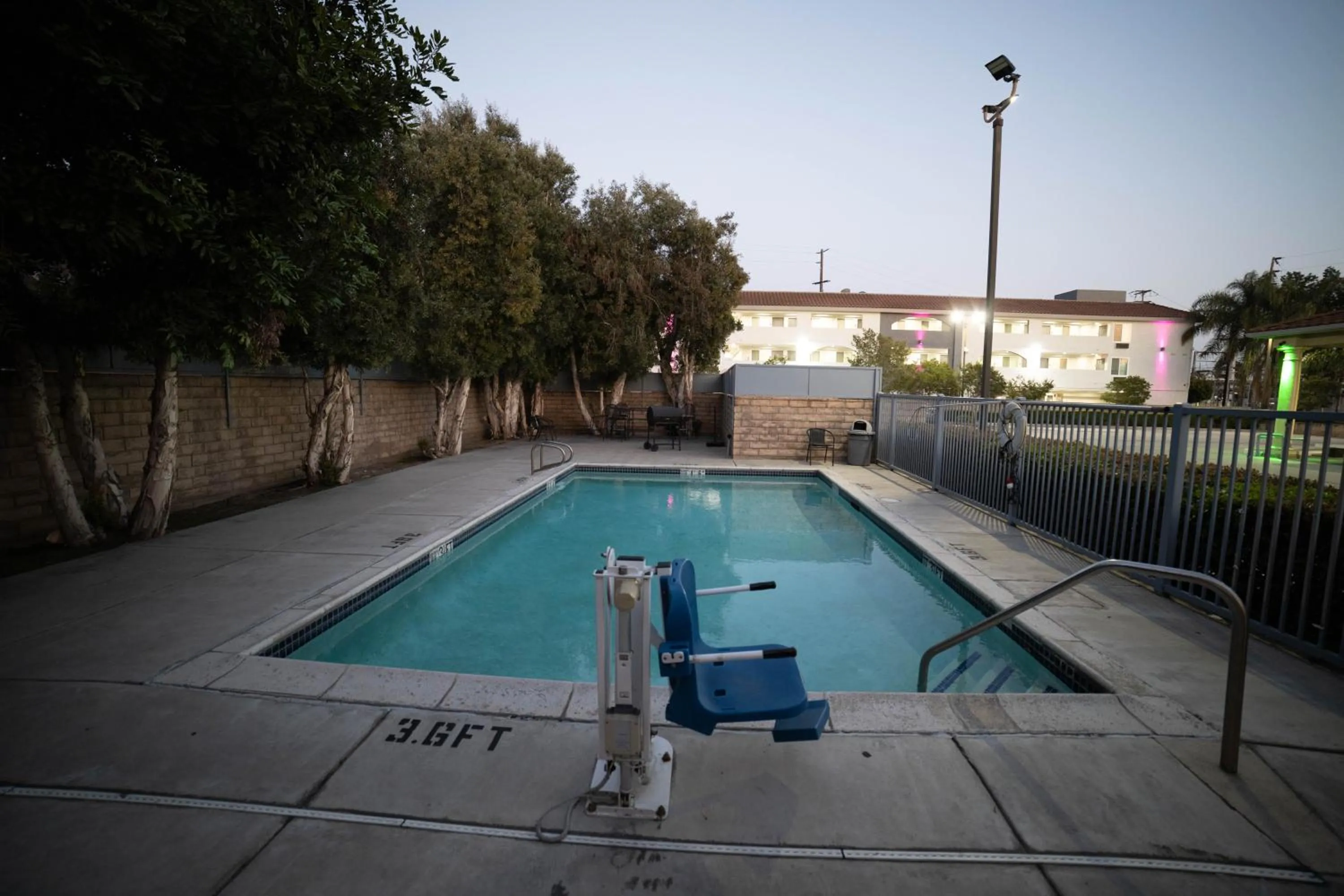 Swimming pool in Mid City Inn & Suites Pico Rivera