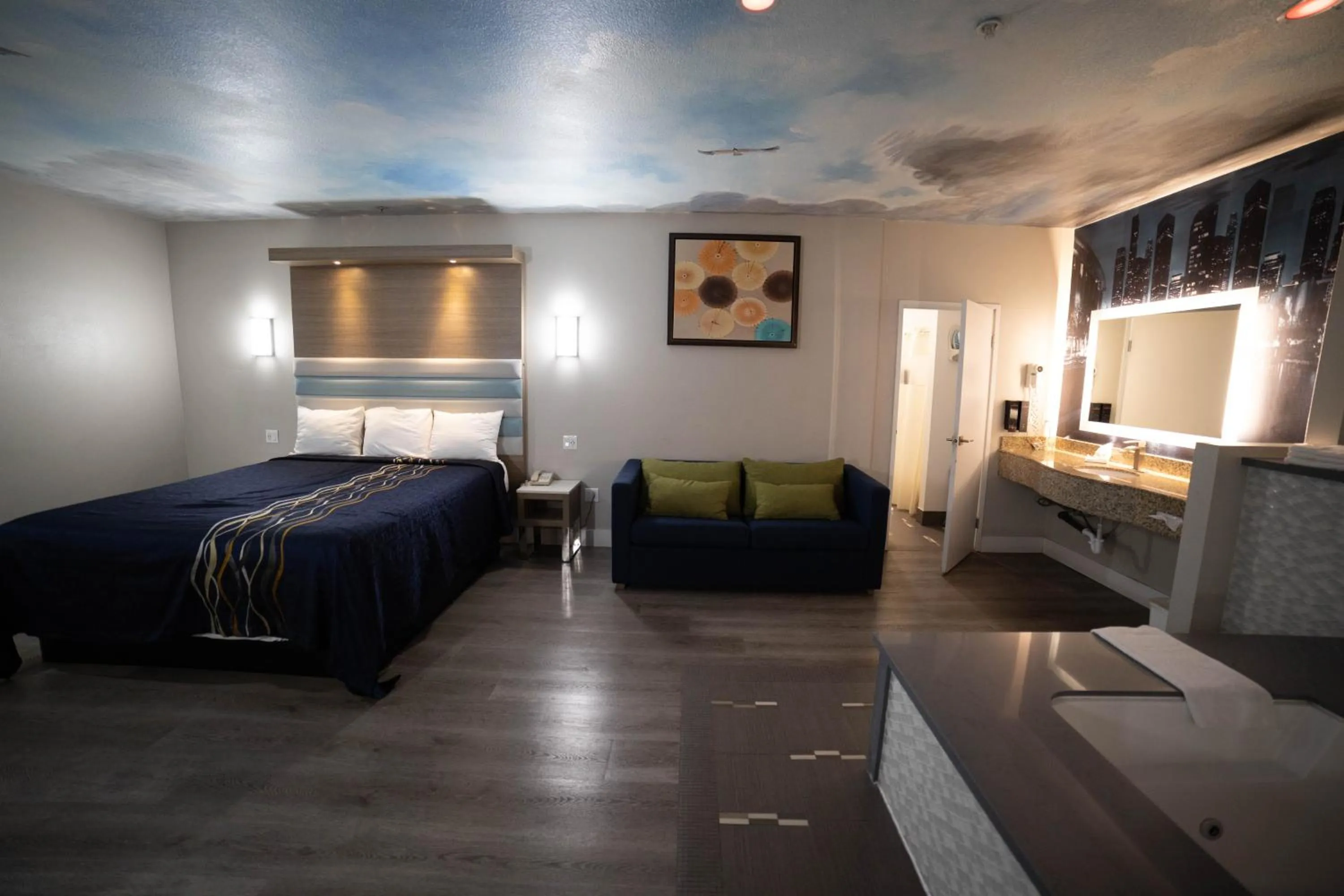 Photo of the whole room, Bed in Mid City Inn & Suites Pico Rivera