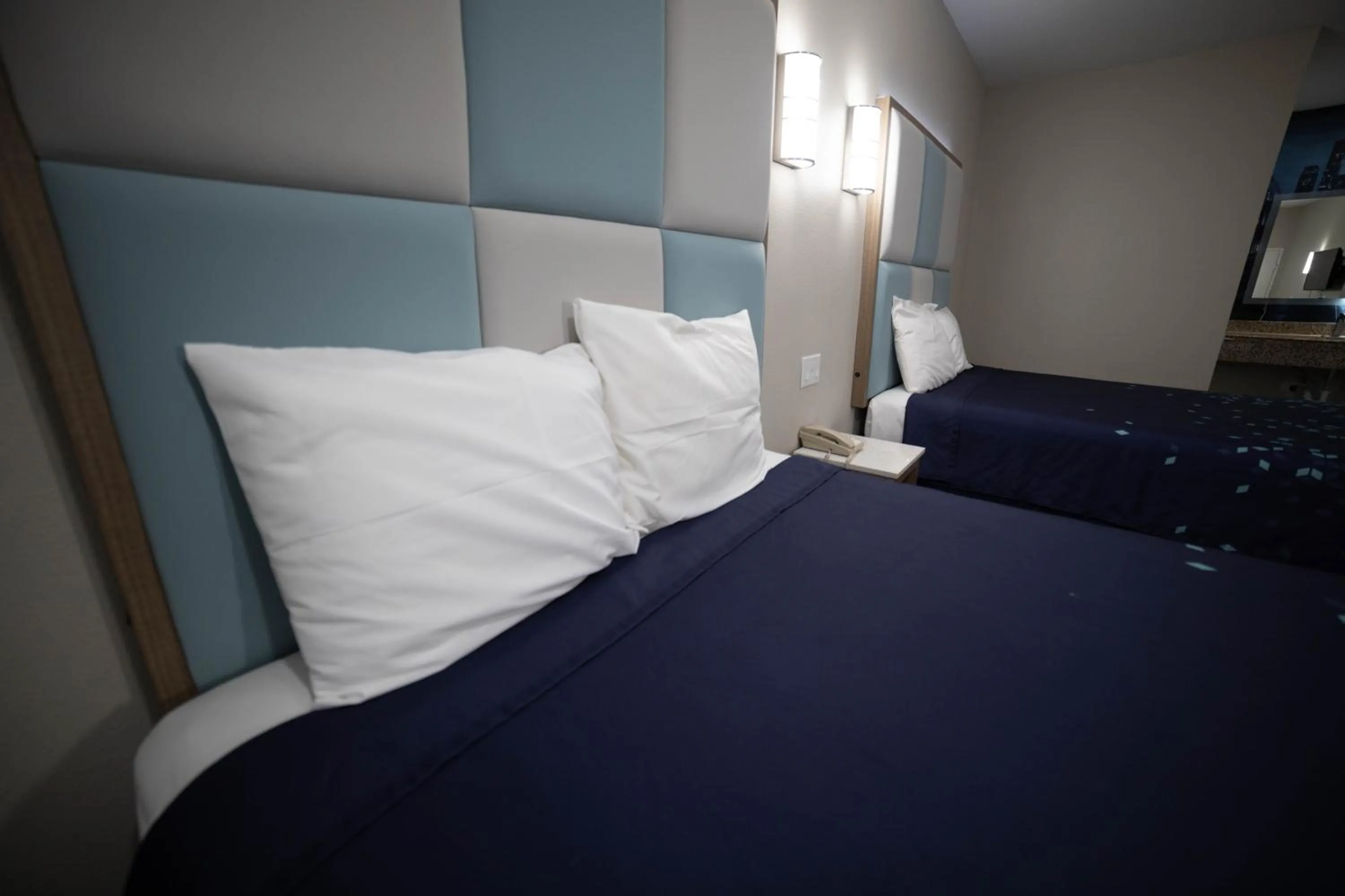 Bedroom, Bed in Mid City Inn & Suites Pico Rivera