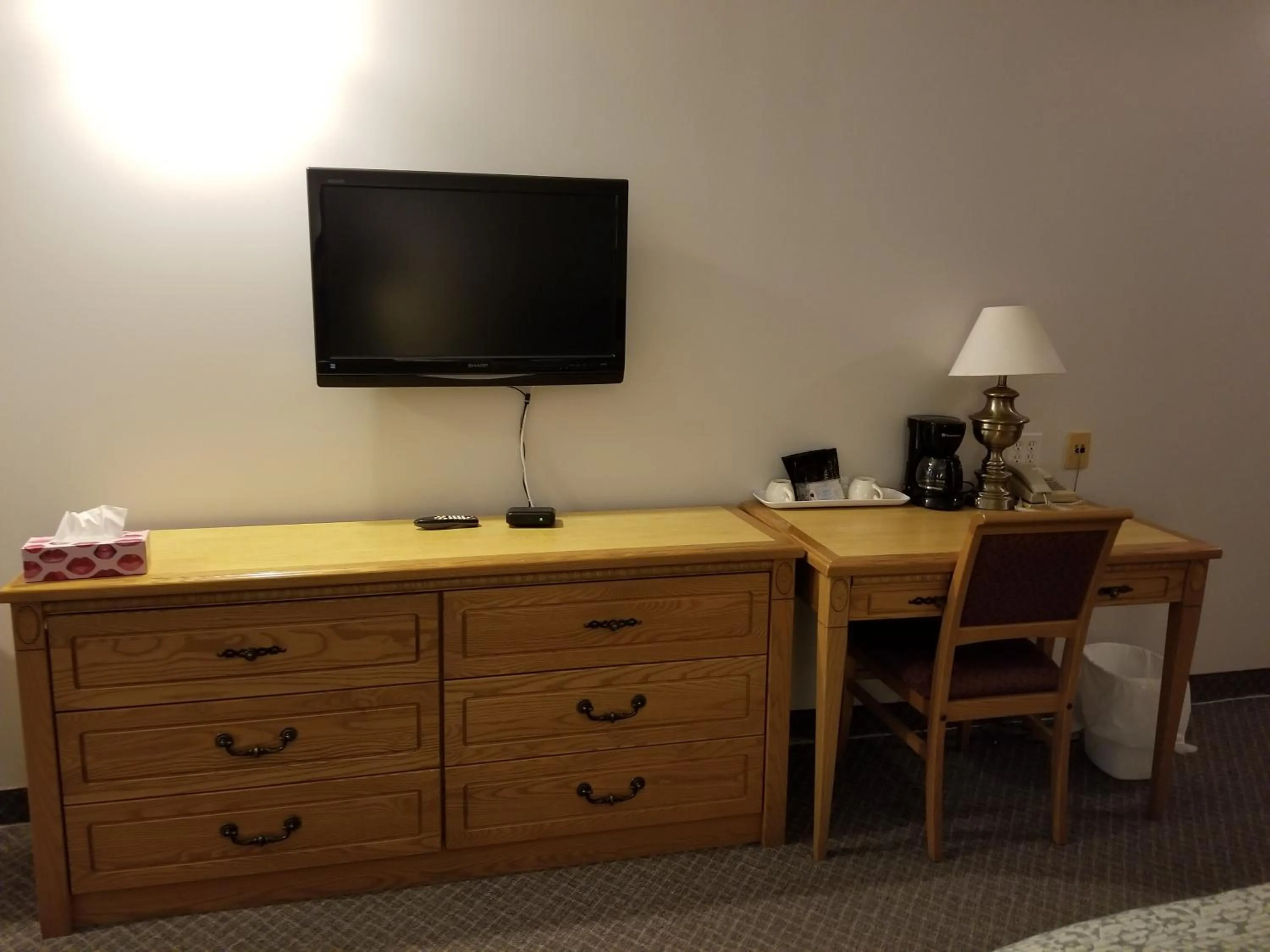 Coffee/tea facilities in Knights Inn Woodstock