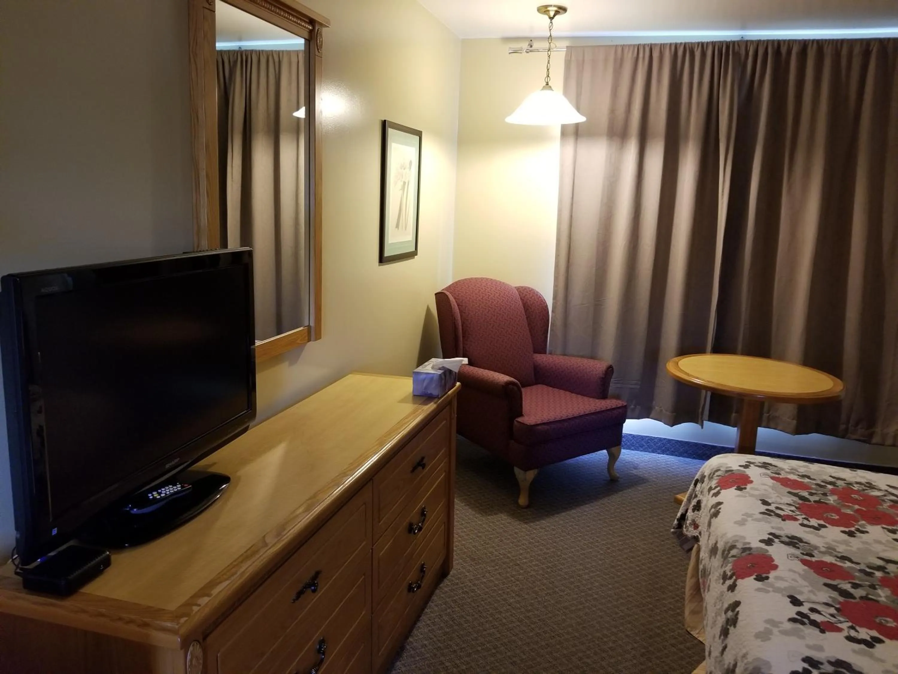 Bedroom in Knights Inn Woodstock