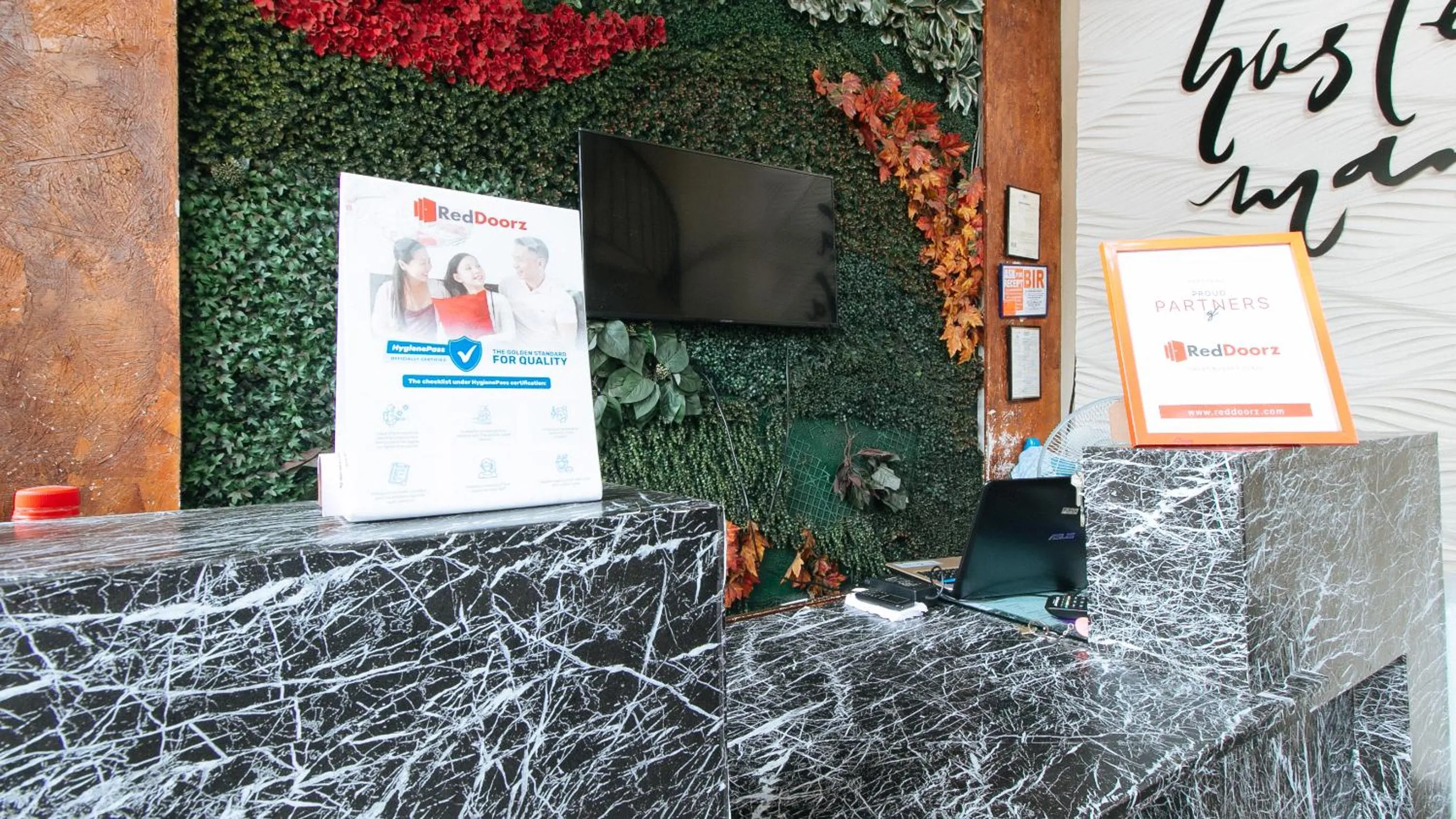 Lobby or reception in RedDoorz near Quirino Station Manila