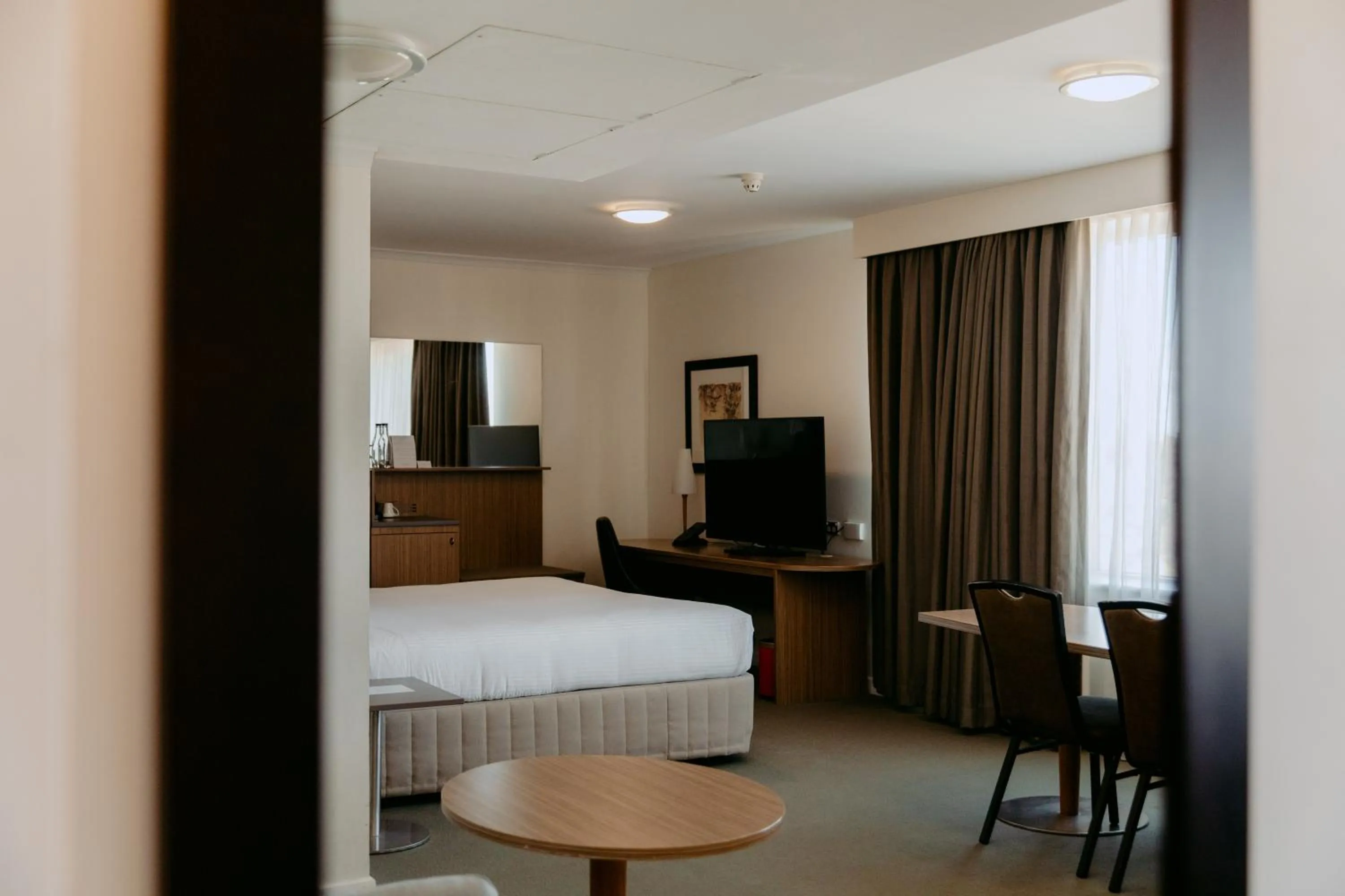 Bedroom, Bed in Mercure Sydney Parramatta