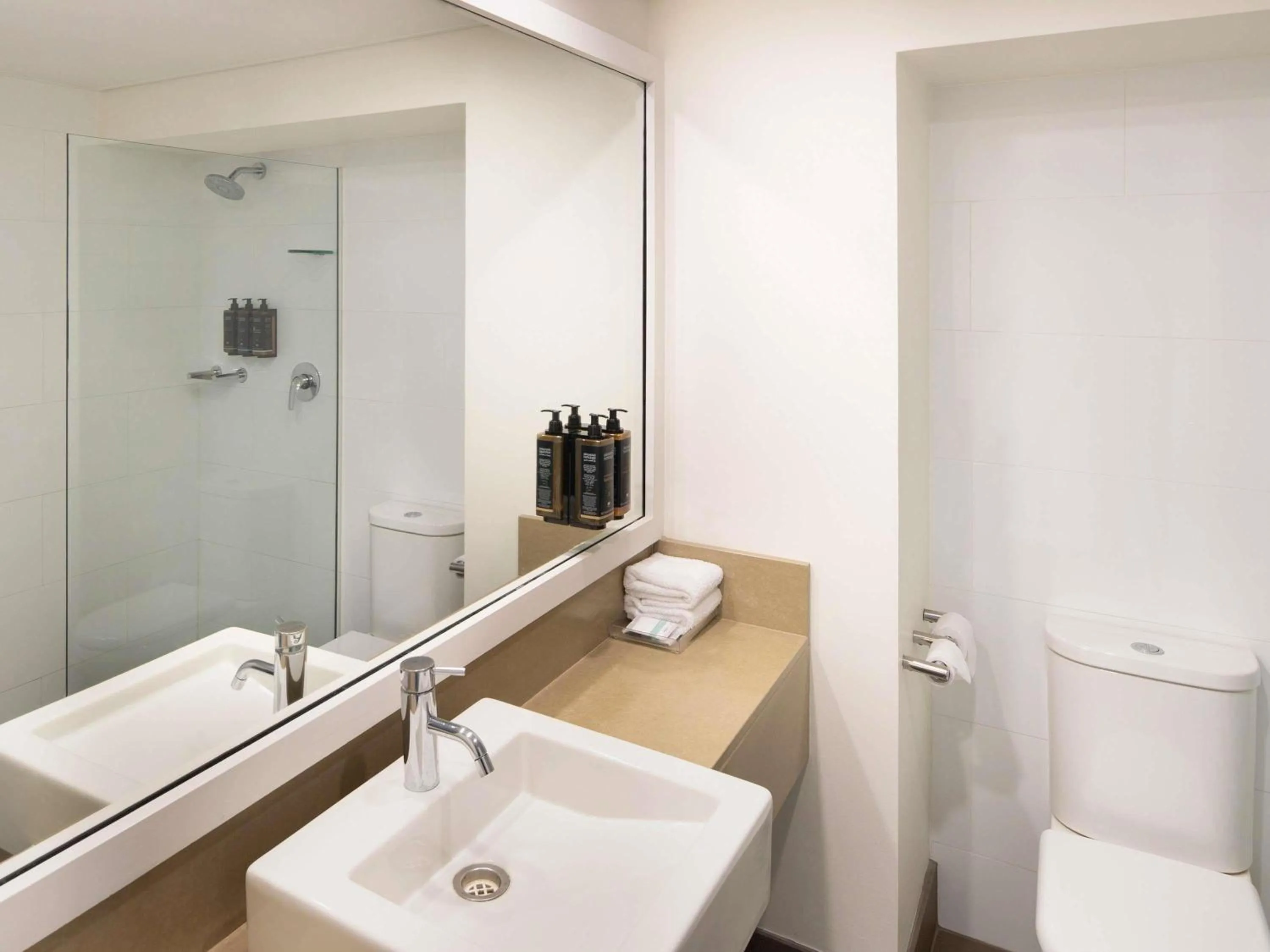 Bedroom in Mercure Sydney Parramatta