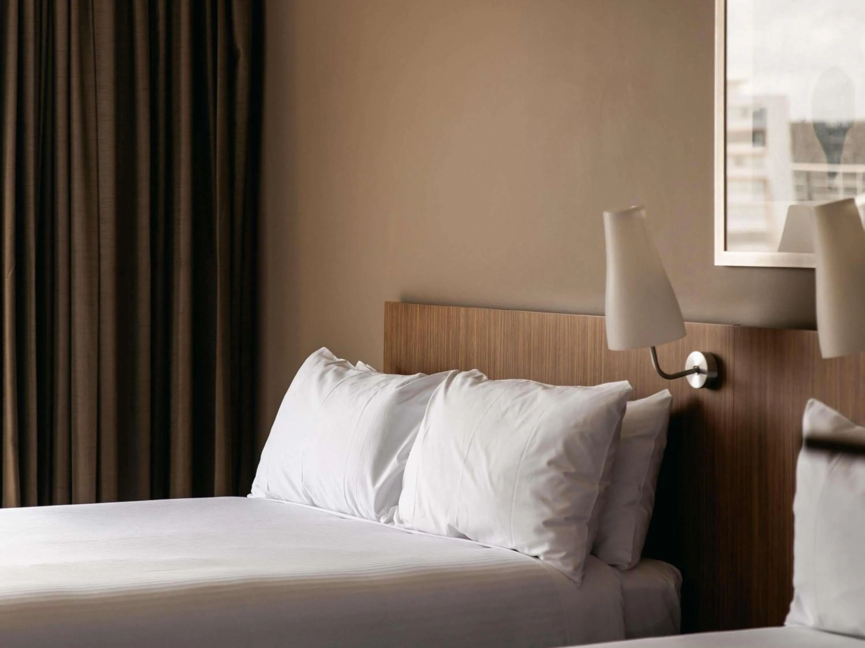 Bedroom, Bed in Mercure Sydney Parramatta