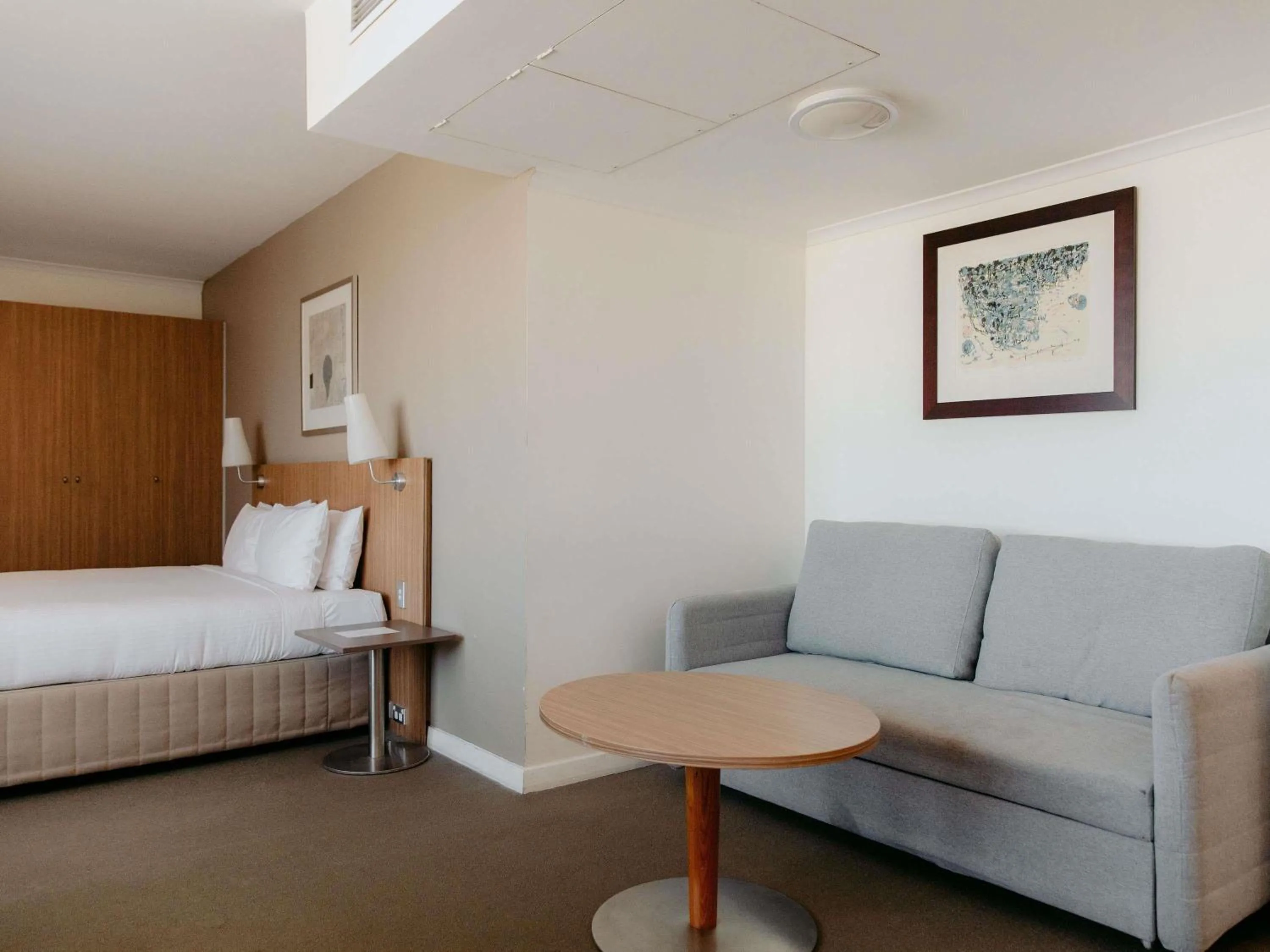 Bedroom, Bed in Mercure Sydney Parramatta