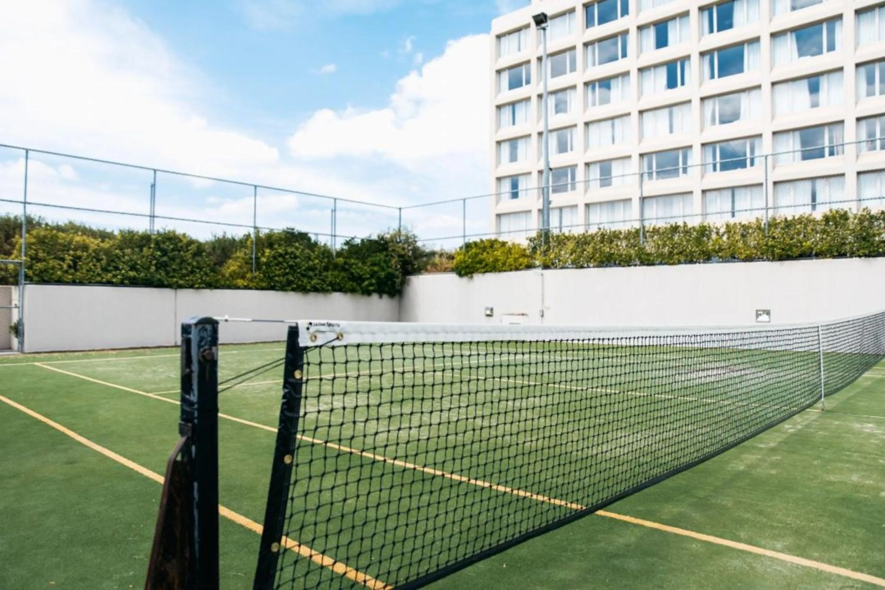 Tennis court in Mercure Sydney Parramatta