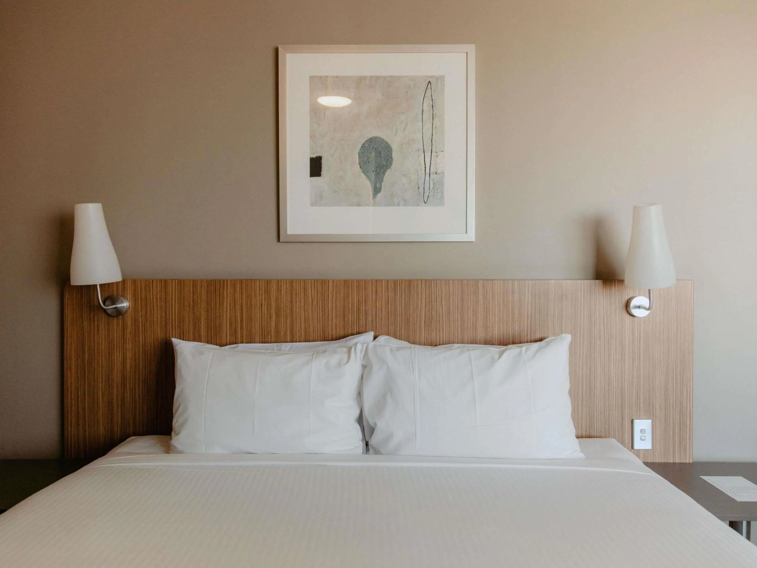 Bedroom, Bed in Mercure Sydney Parramatta