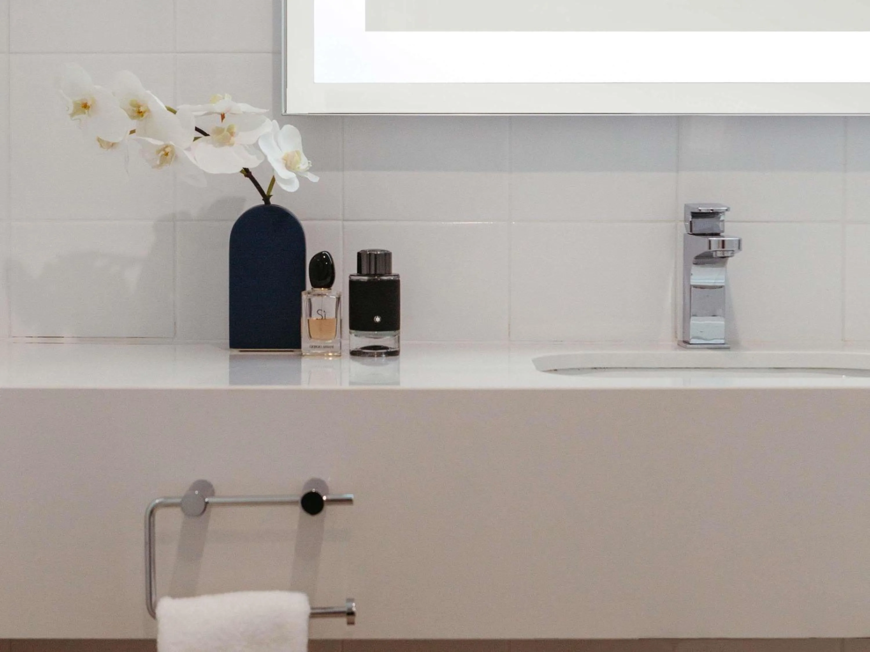 Bedroom in Novotel Melbourne Glen Waverley