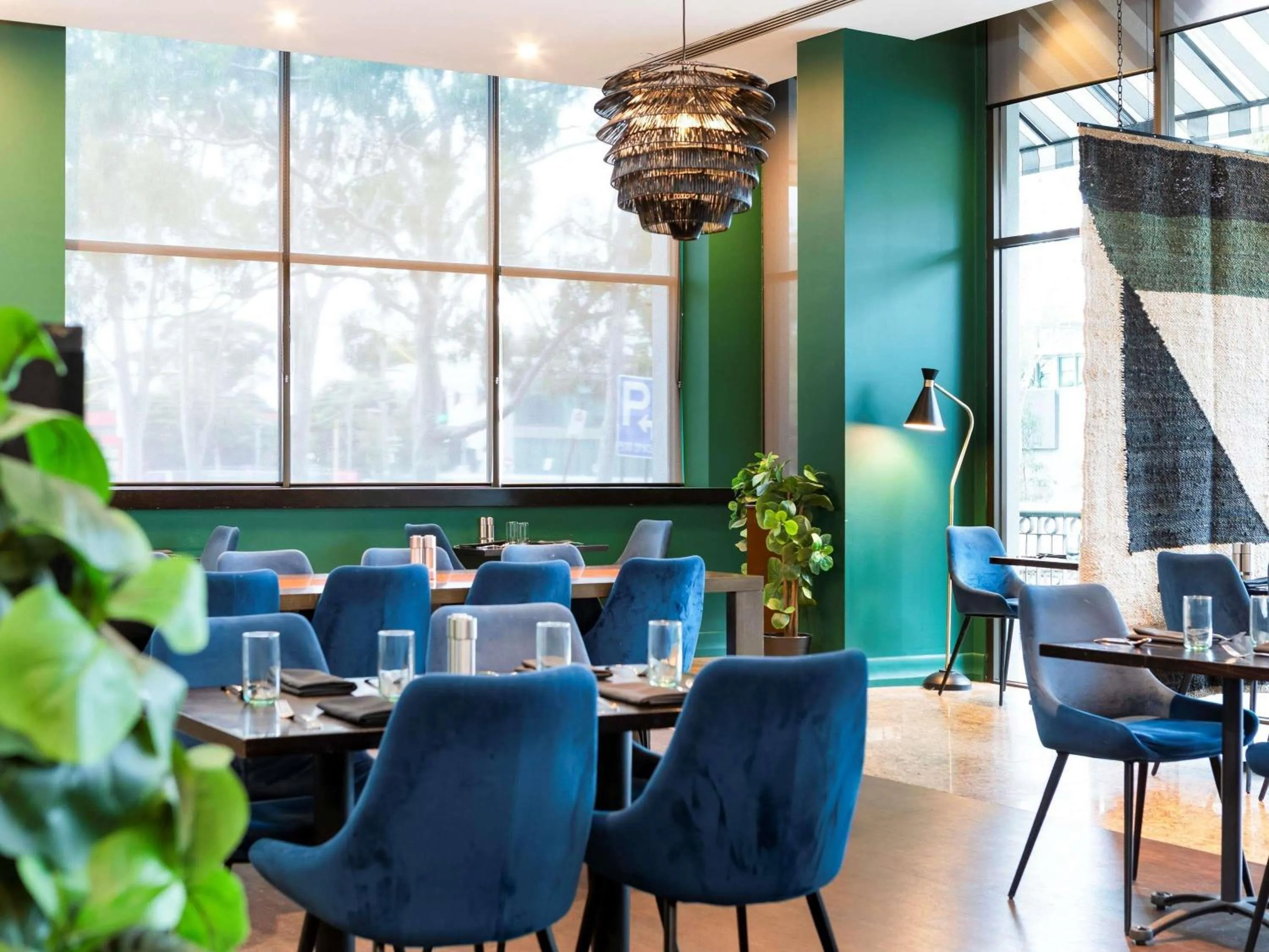 Restaurant/places to eat in Novotel Melbourne Glen Waverley