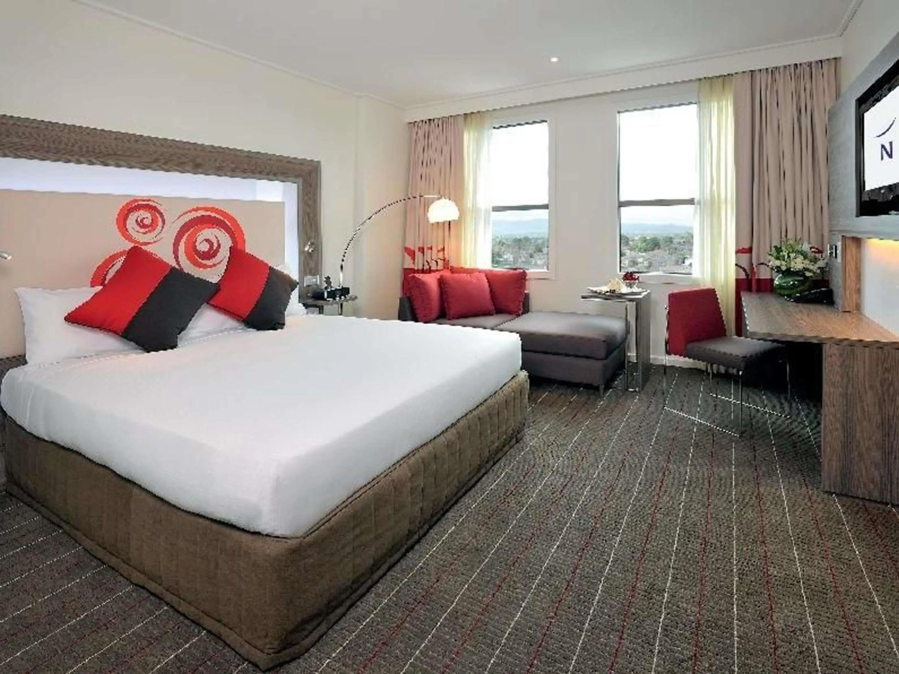 Bedroom, Bed in Novotel Melbourne Glen Waverley