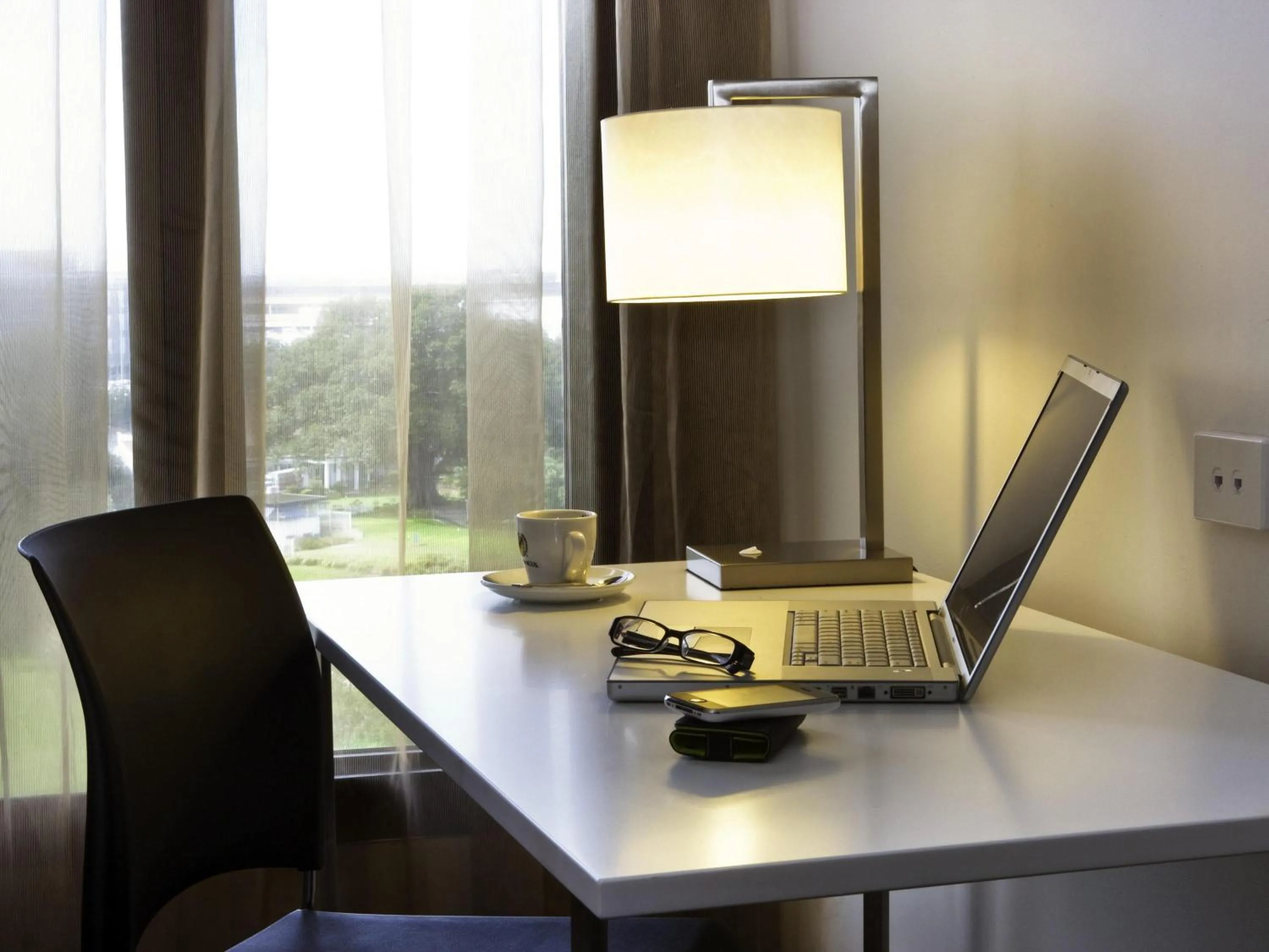 Bedroom in Novotel Sydney International Airport