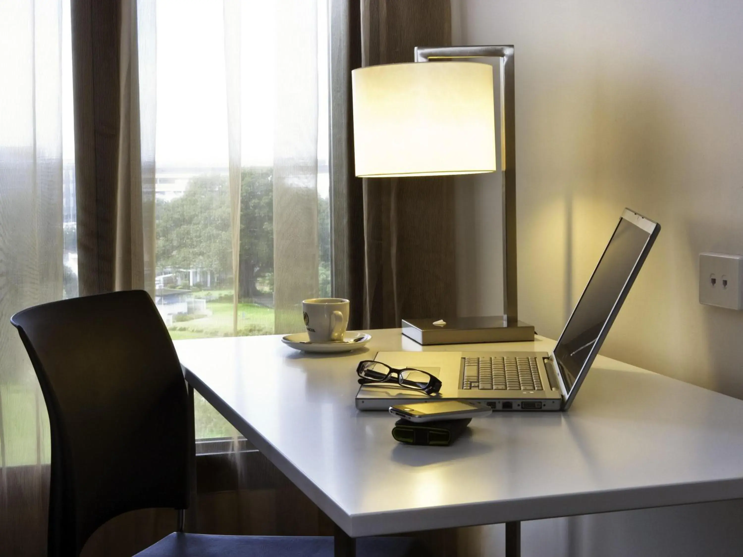 SUPERIOR ROOM, 1 King Size Bed in Novotel Sydney International Airport SUPERIOR ROOM, 1 King Size Bed in Novotel Sydney International Airport