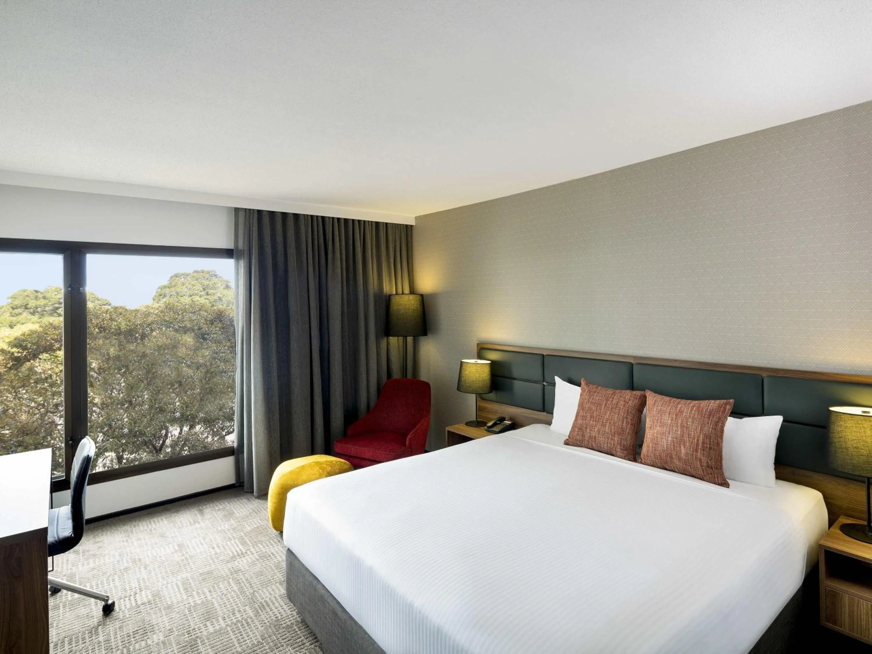 Bedroom, Bed in Novotel Sydney International Airport