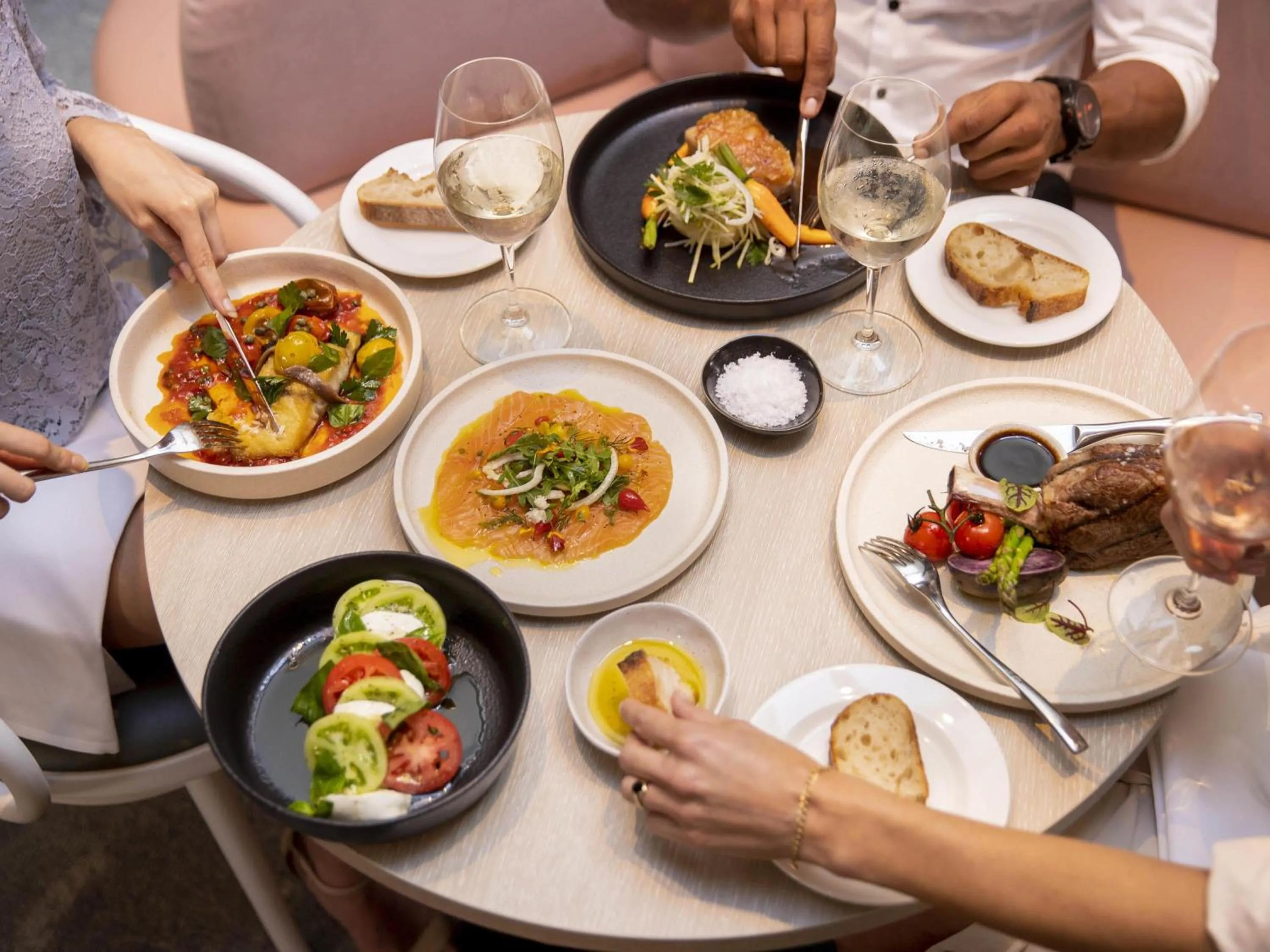 Restaurant/places to eat in Novotel Sydney International Airport