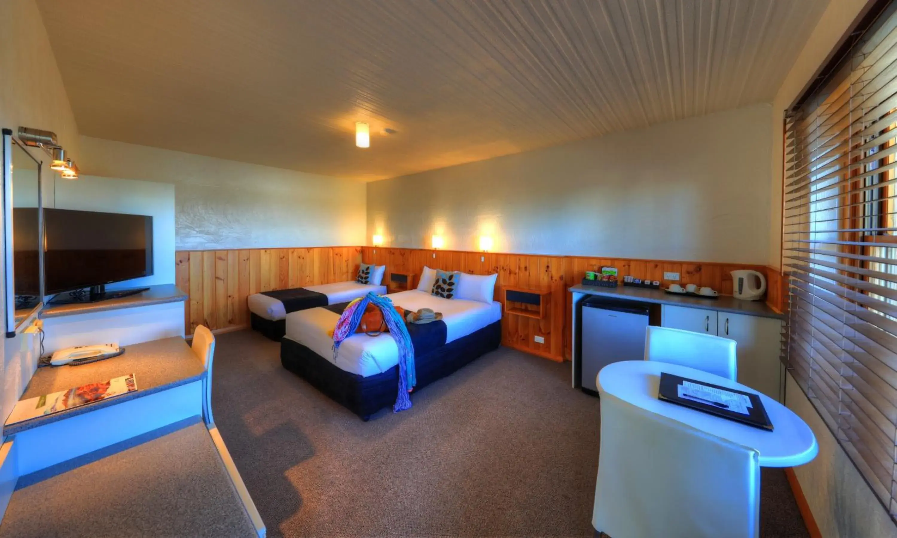 Standard Queen Room with Single Bed in Stanley Seaview Inn Standard Queen Room with Single Bed in Stanley Seaview Inn