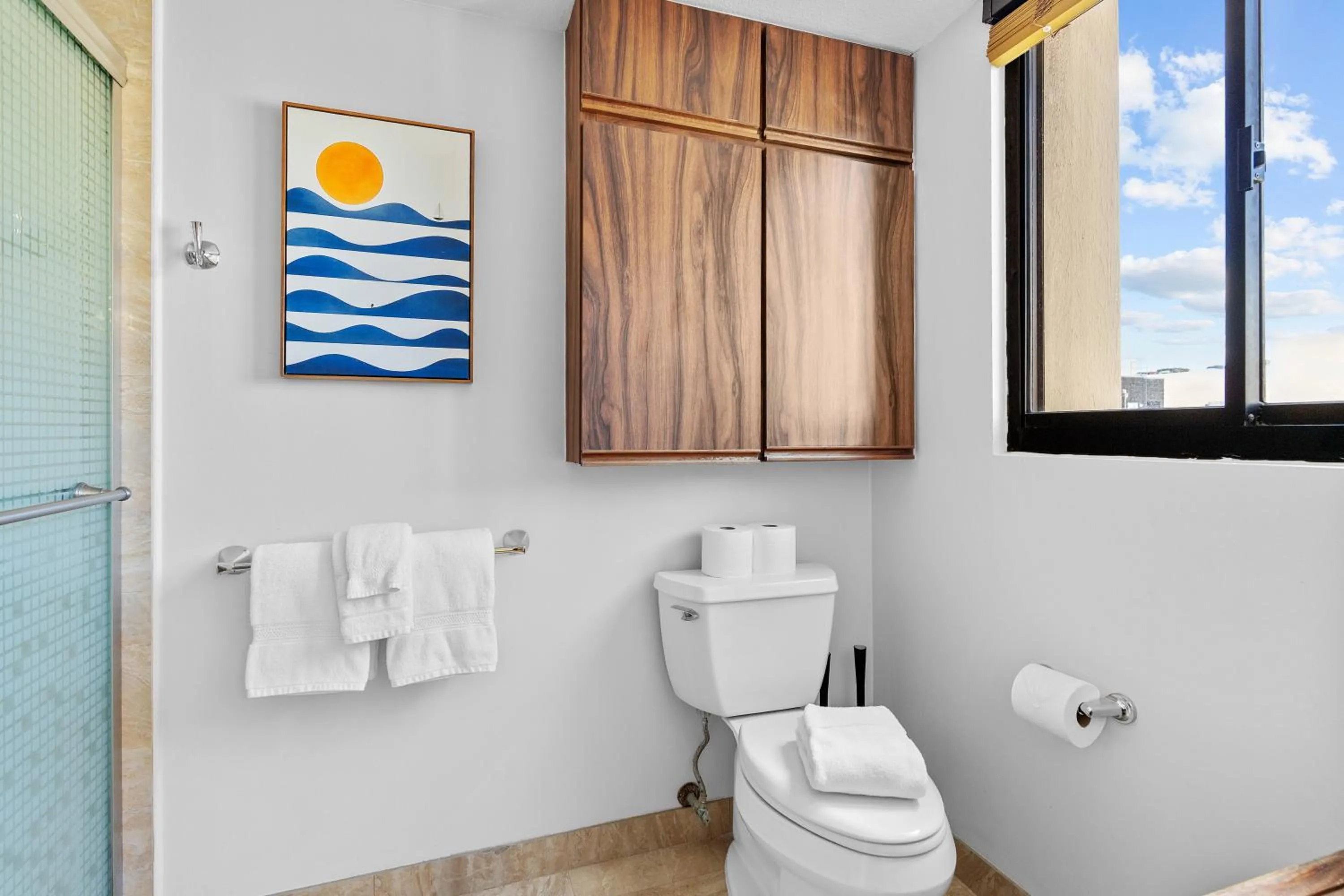 Spacious Waikiki Beach 2BR-Ocean View-Free Parking