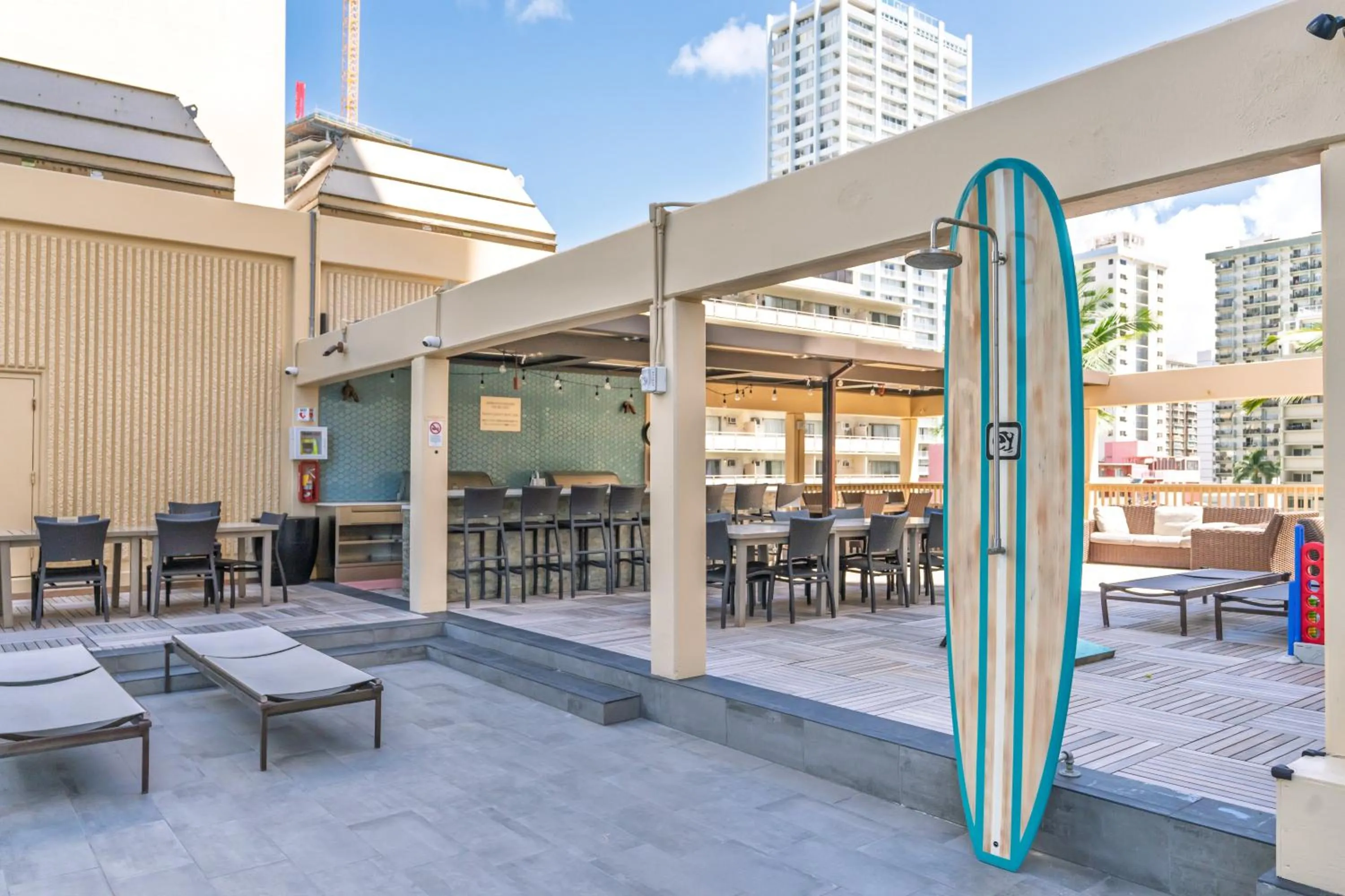 Spacious Waikiki Beach 2BR-Ocean View-Free Parking