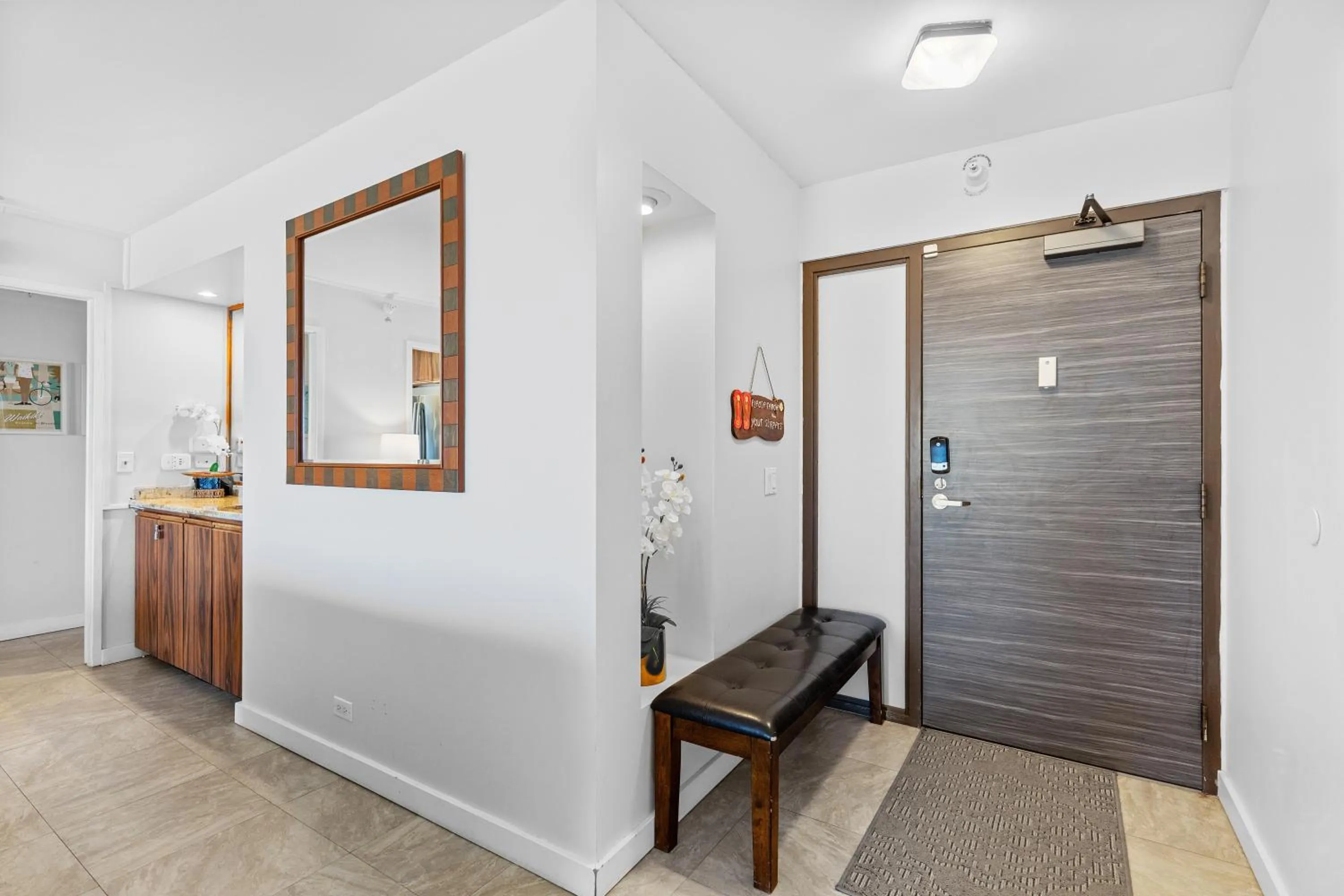 Spacious Waikiki Beach 2BR-Ocean View-Free Parking