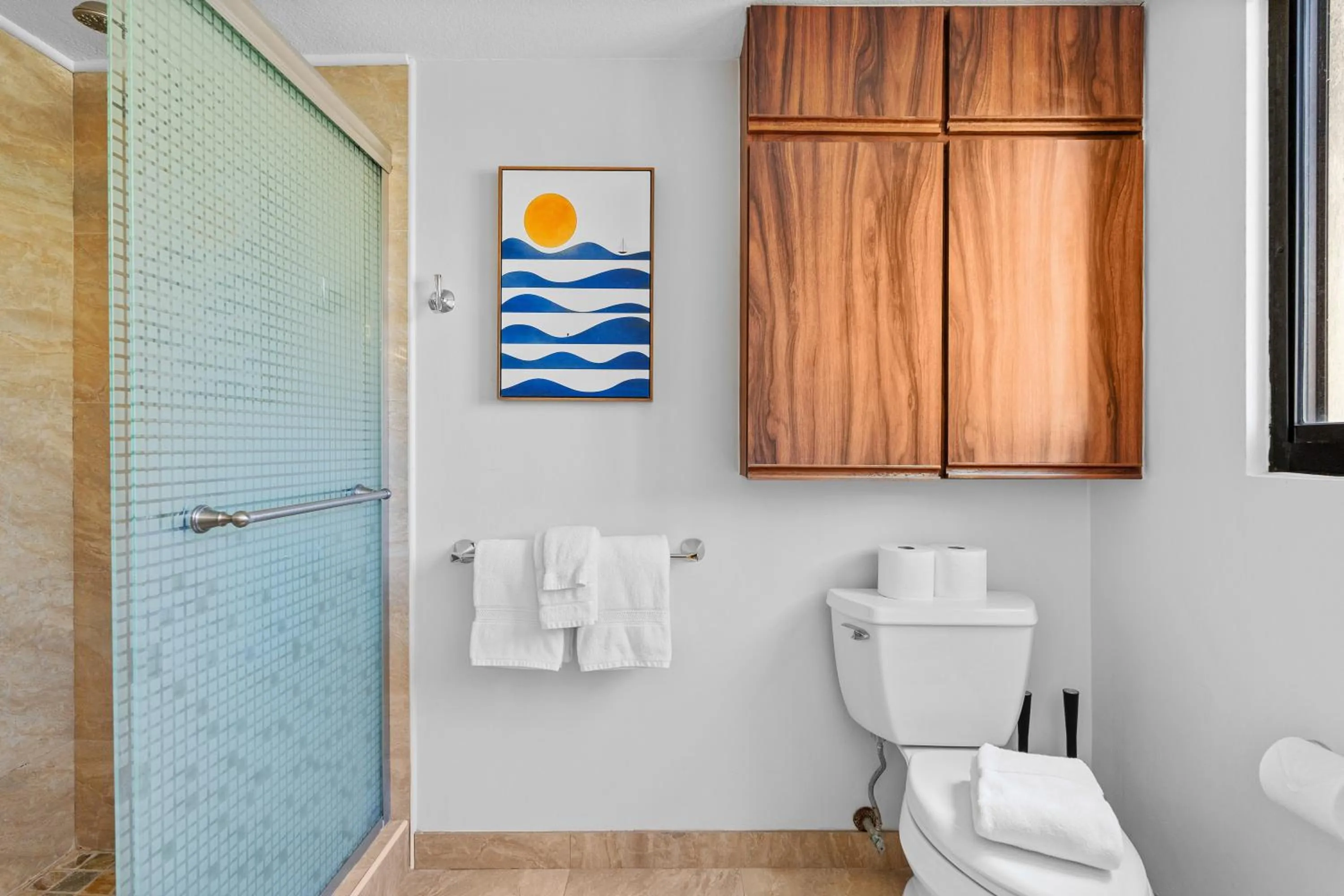 Spacious Waikiki Beach 2BR-Ocean View-Free Parking