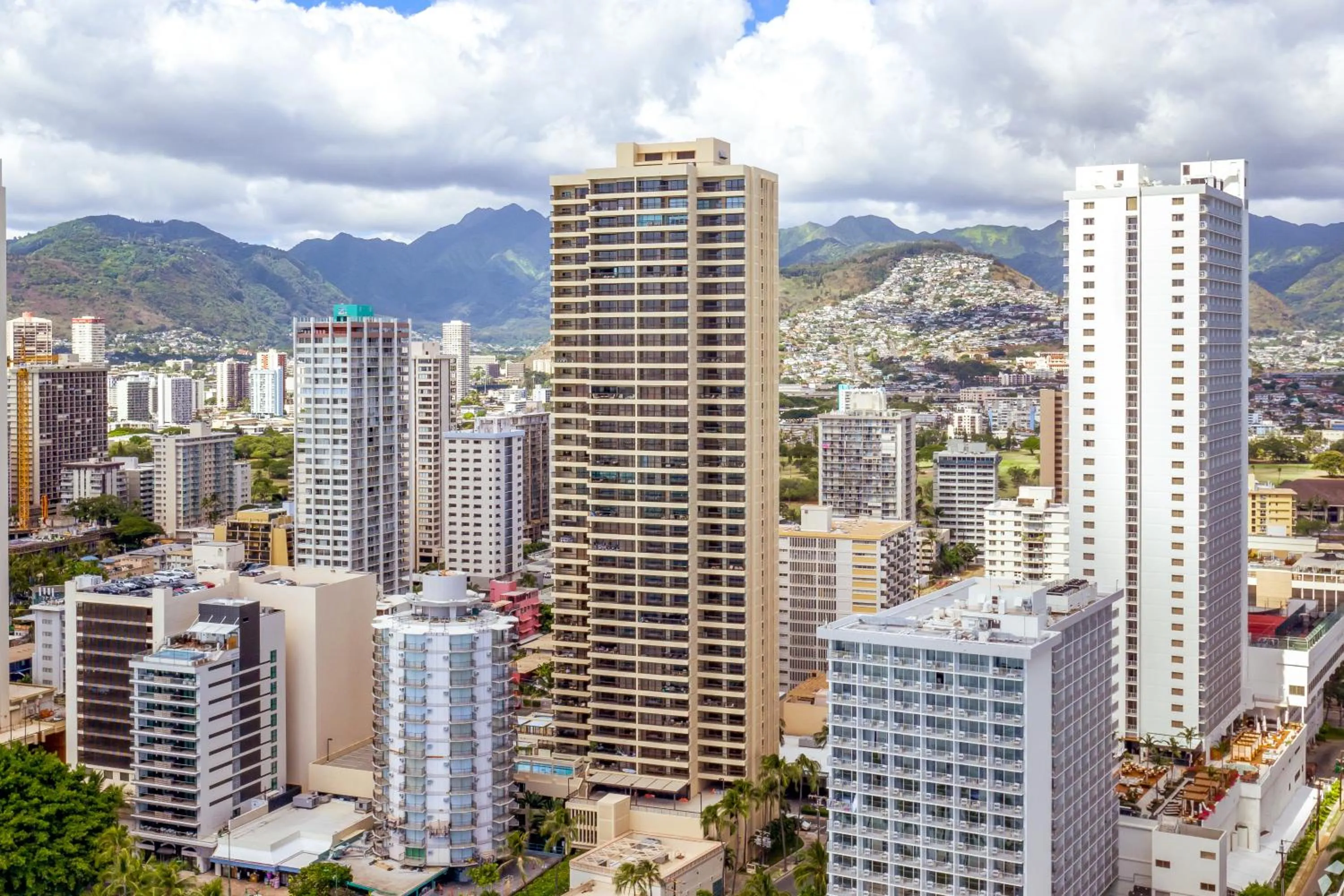 Spacious Waikiki Beach 2BR-Ocean View-Free Parking