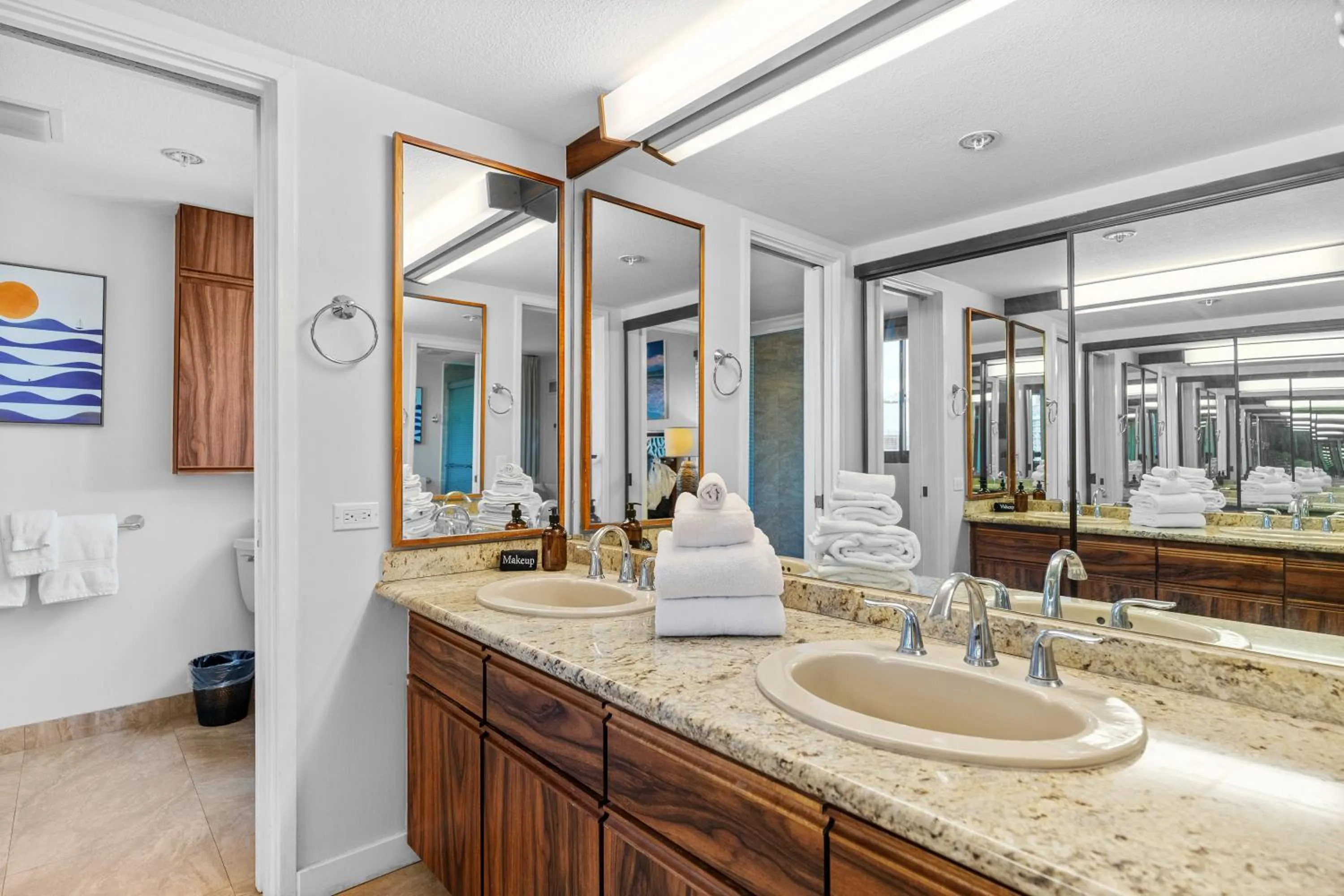 Spacious Waikiki Beach 2BR-Ocean View-Free Parking