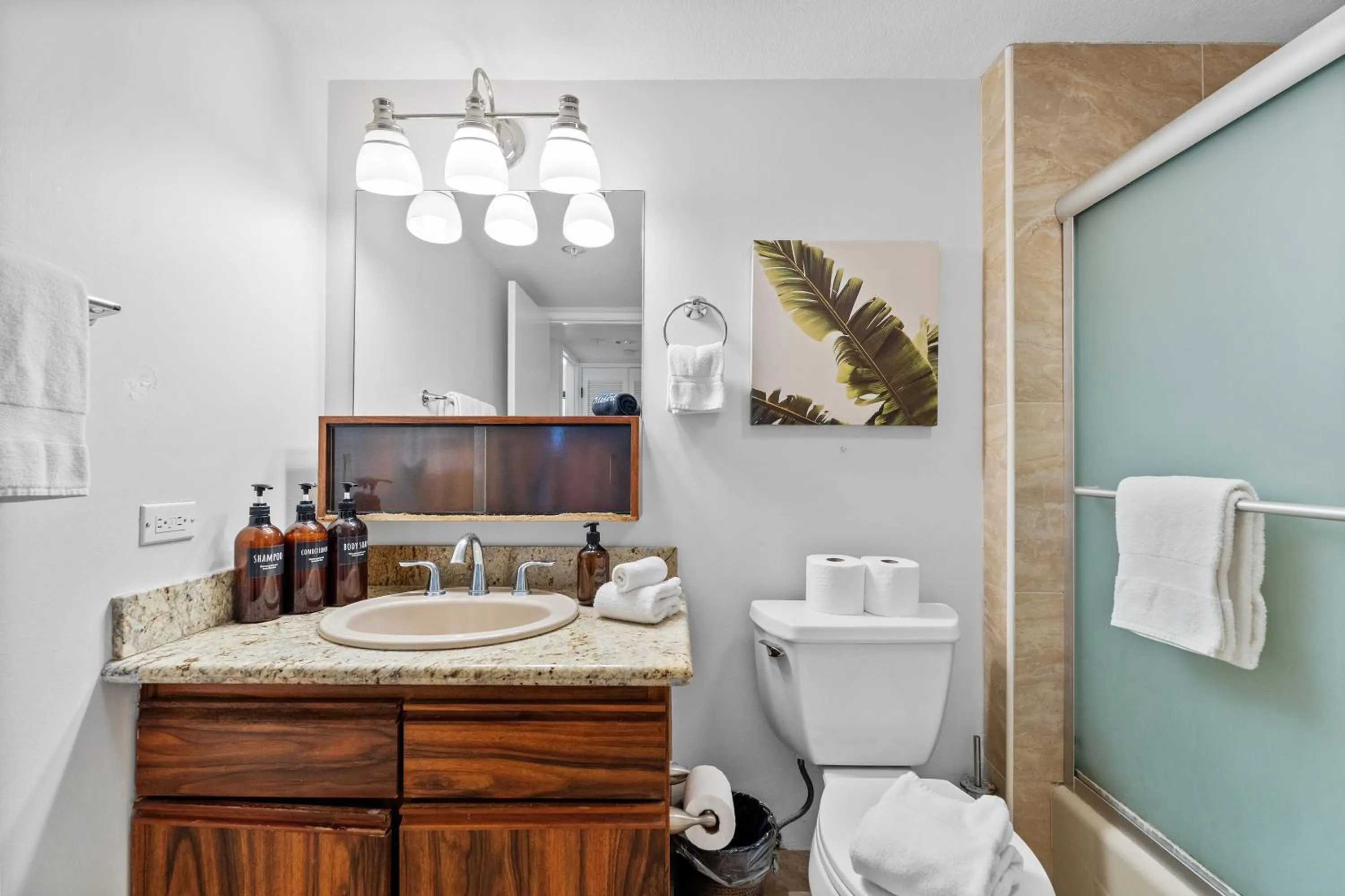 Spacious Waikiki Beach 2BR-Ocean View-Free Parking